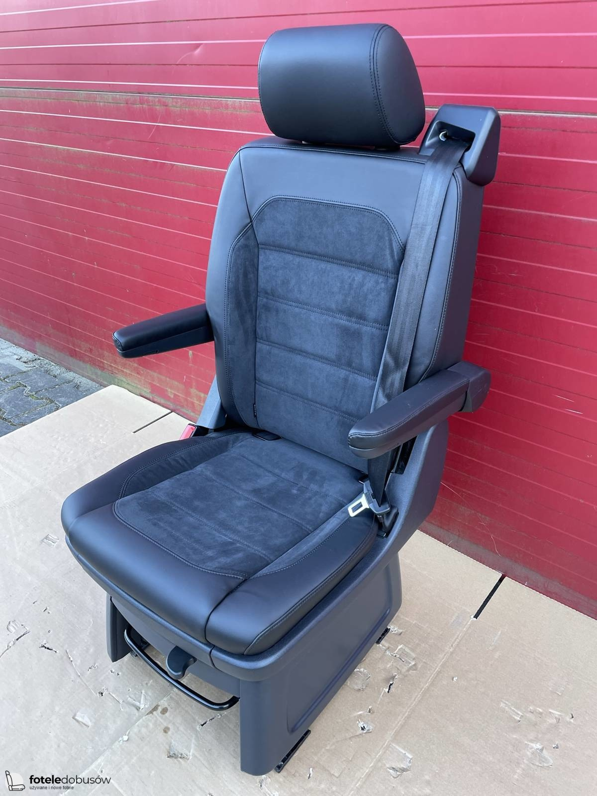 Seat VW T6 Multivan Caravelle black leather with alcantara swivel rear t5