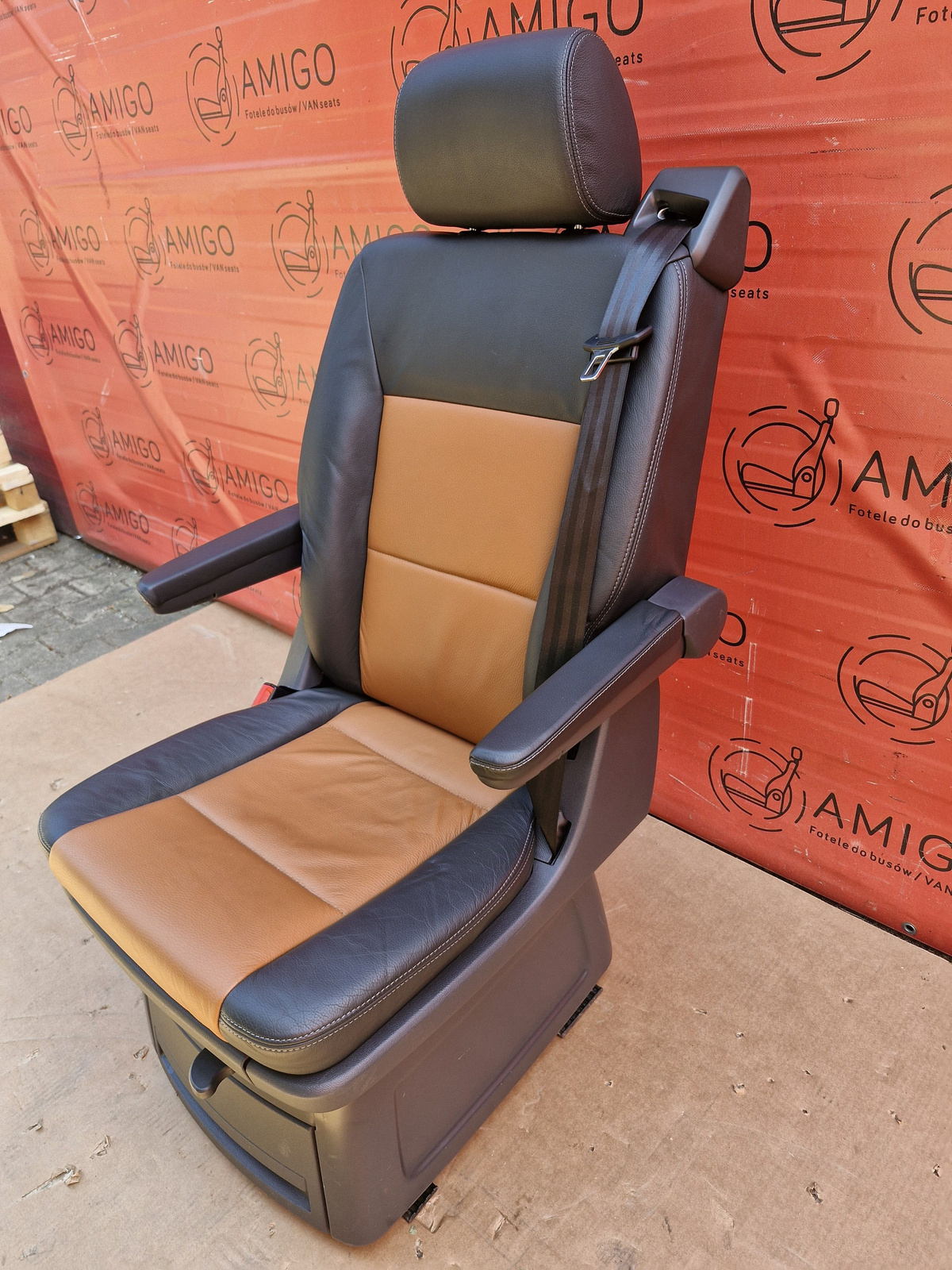 Seat single VW T5.1 T5 GP Multivan Caravelle PanAmericana rear t6 swivel