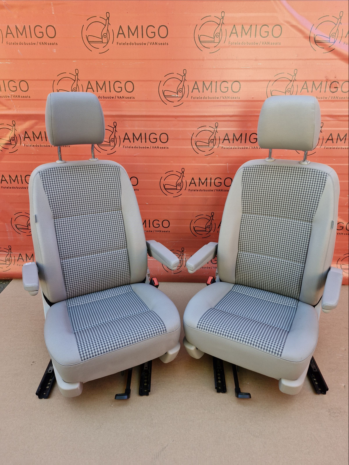 Driver passenger Captain swivel seats seat VW T6 Caravelle t5 Kutamo airbag heated