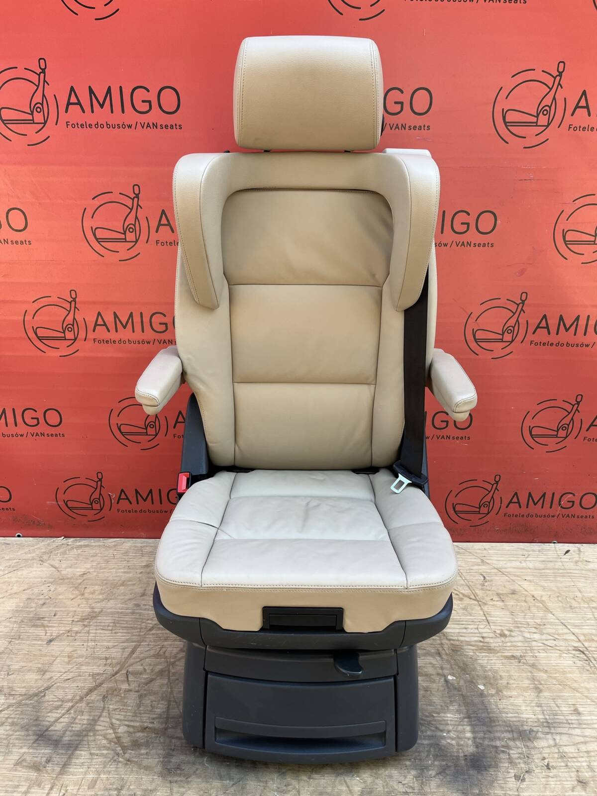 Seat VW T5.1 T5 Multivan Caravelle Dessert beige leather swivel rear for child t6