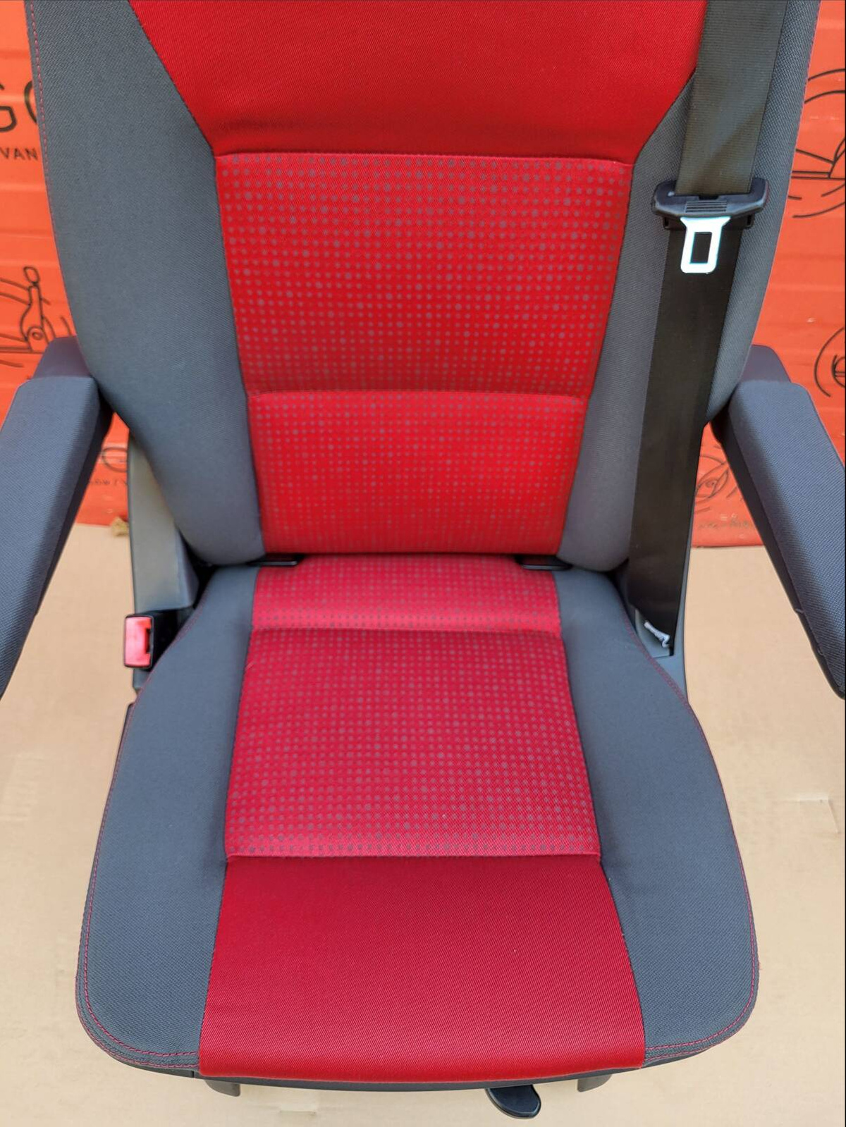 Seat single VW T5 Multivan Caravelle Anthracite Duo Red rear t6 swivel