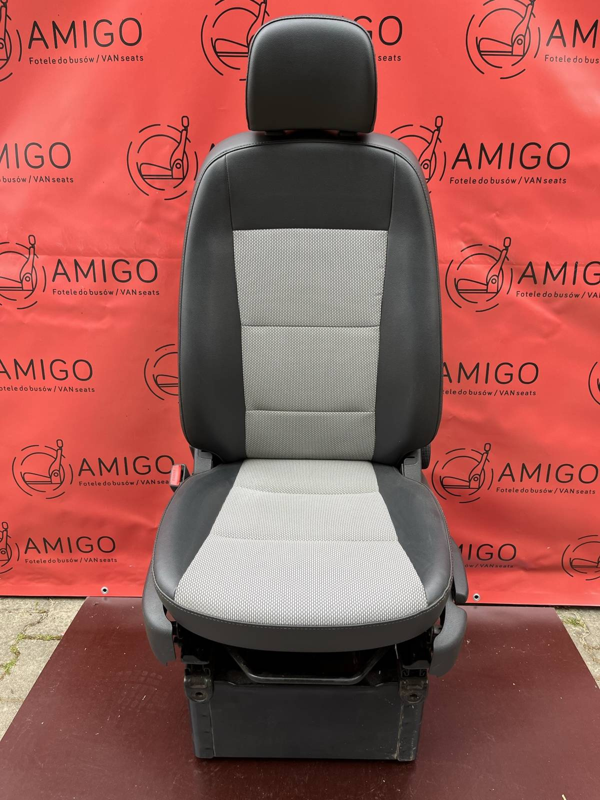 Hyundai H350 UK passanger seat | EU driver single seat