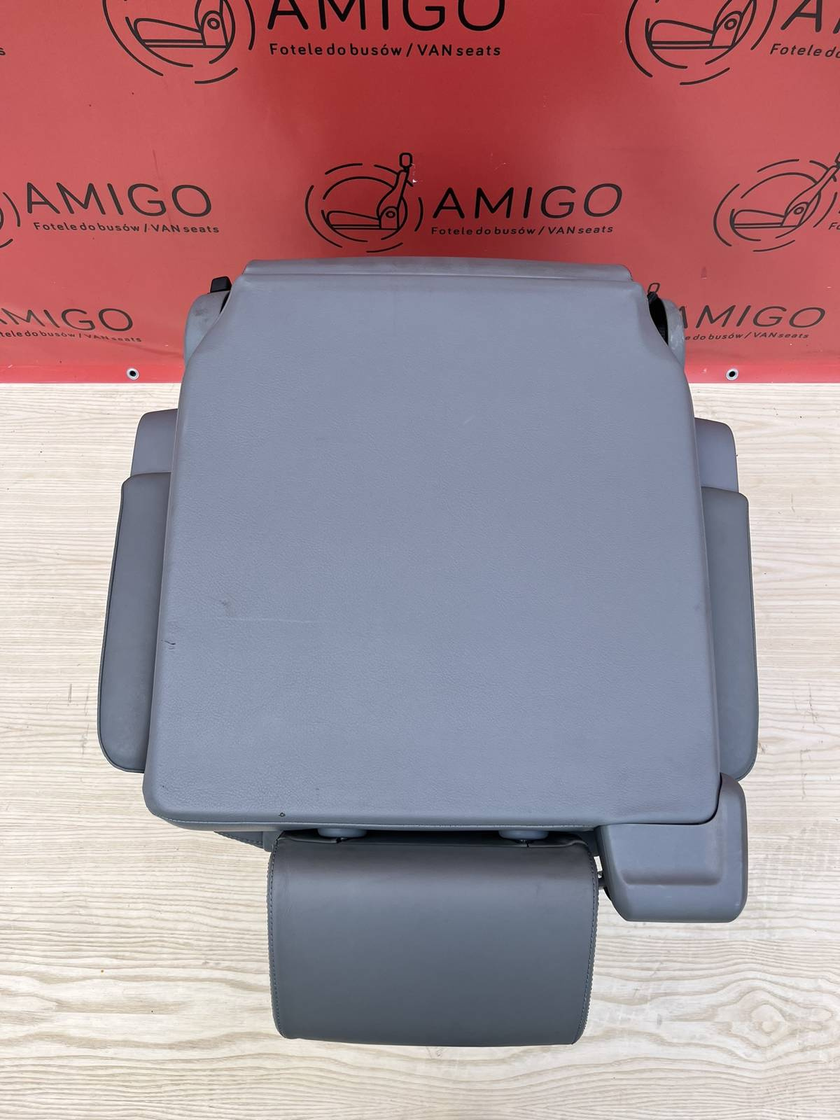 Seat single VW T5 Multivan Caravelle grey leather rear t6 swivel