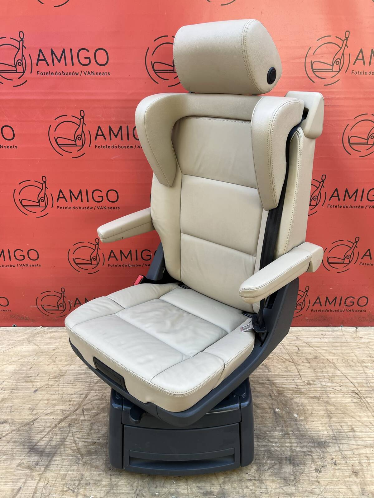 Seat VW T5.1 T5 Multivan Caravelle Dessert beige leather swivel rear for child t6