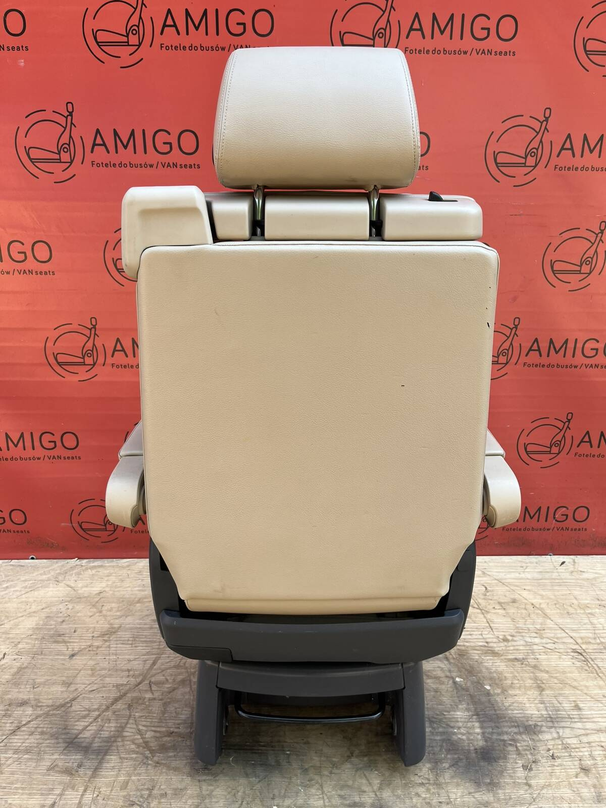 Seat VW T5.1 T5 Multivan Caravelle Dessert beige leather swivel rear for child t6