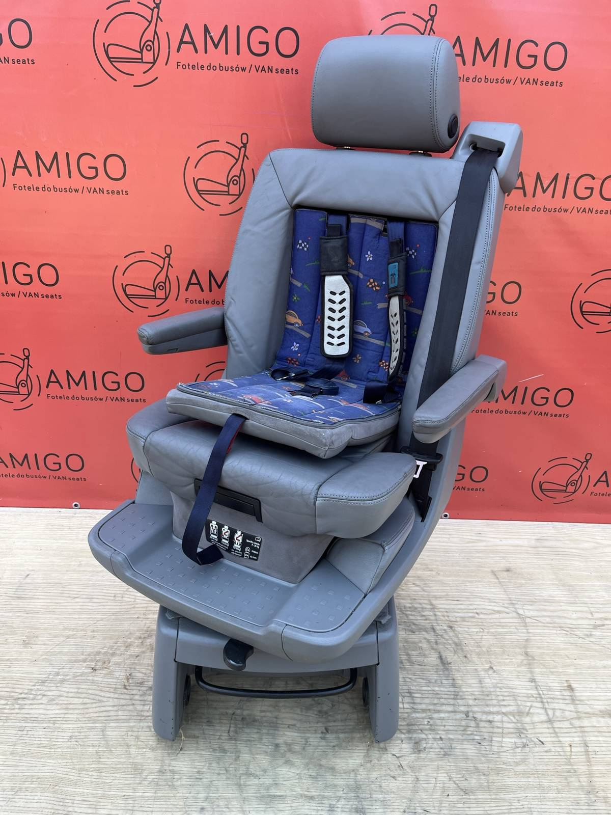 Seat VW T5 Multivan Caravelle Leather grey swivel rear for child T5