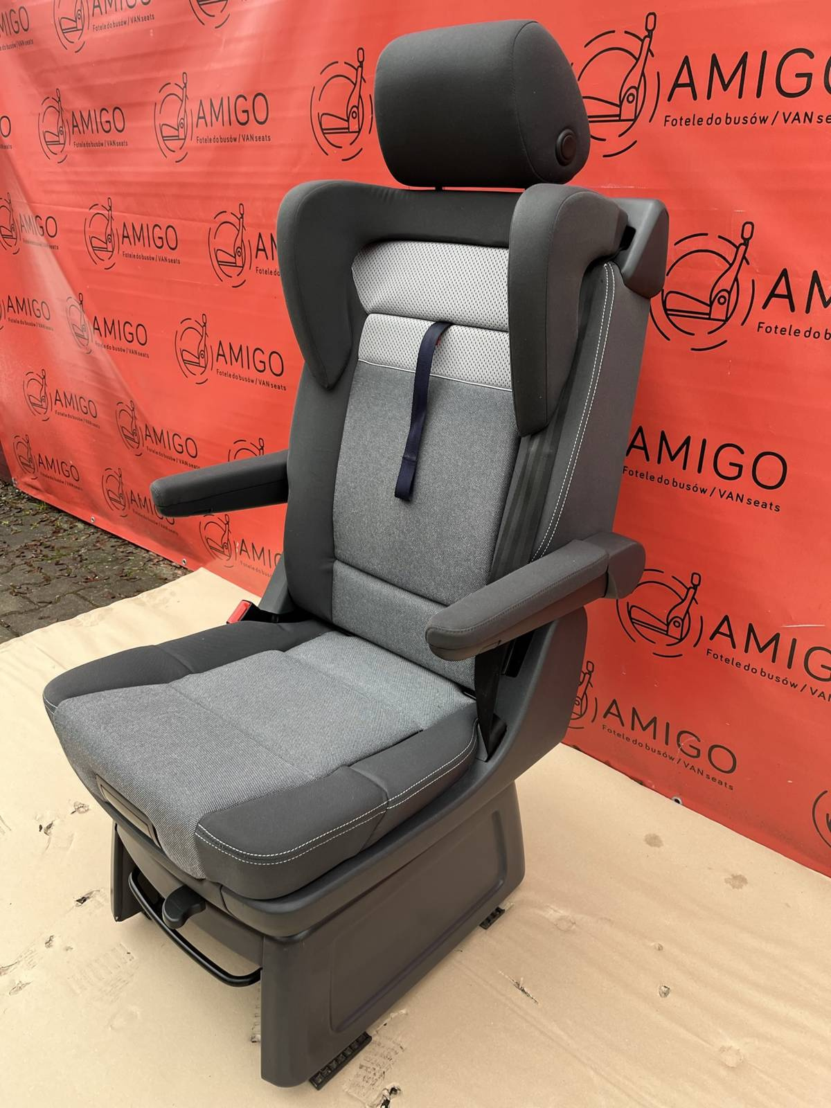 Seat VW T5 Multivan Caravelle Startline swivel rear for child