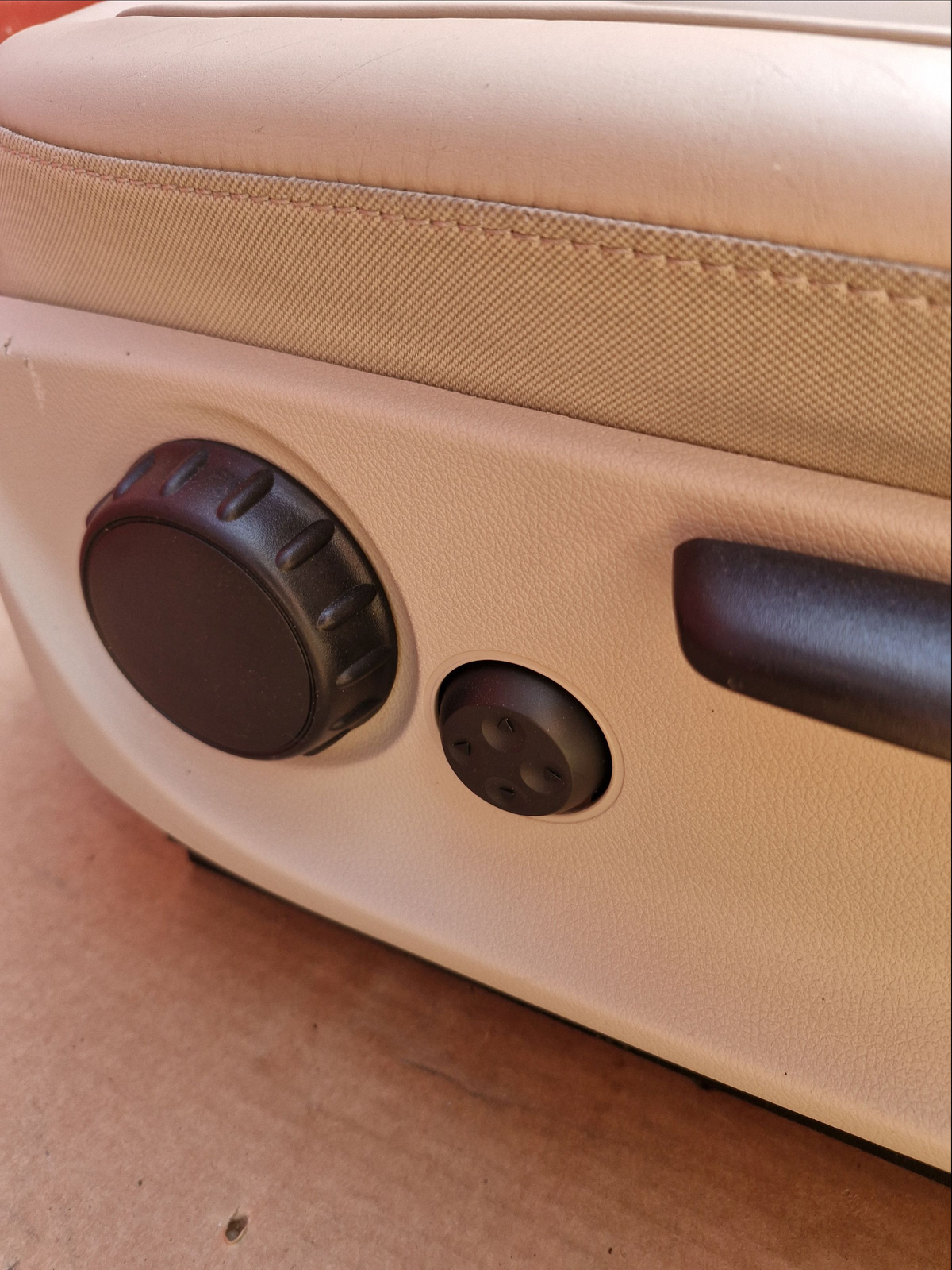 Seat Mercedes V class W447 driver passenger beige leather adjustments armrest