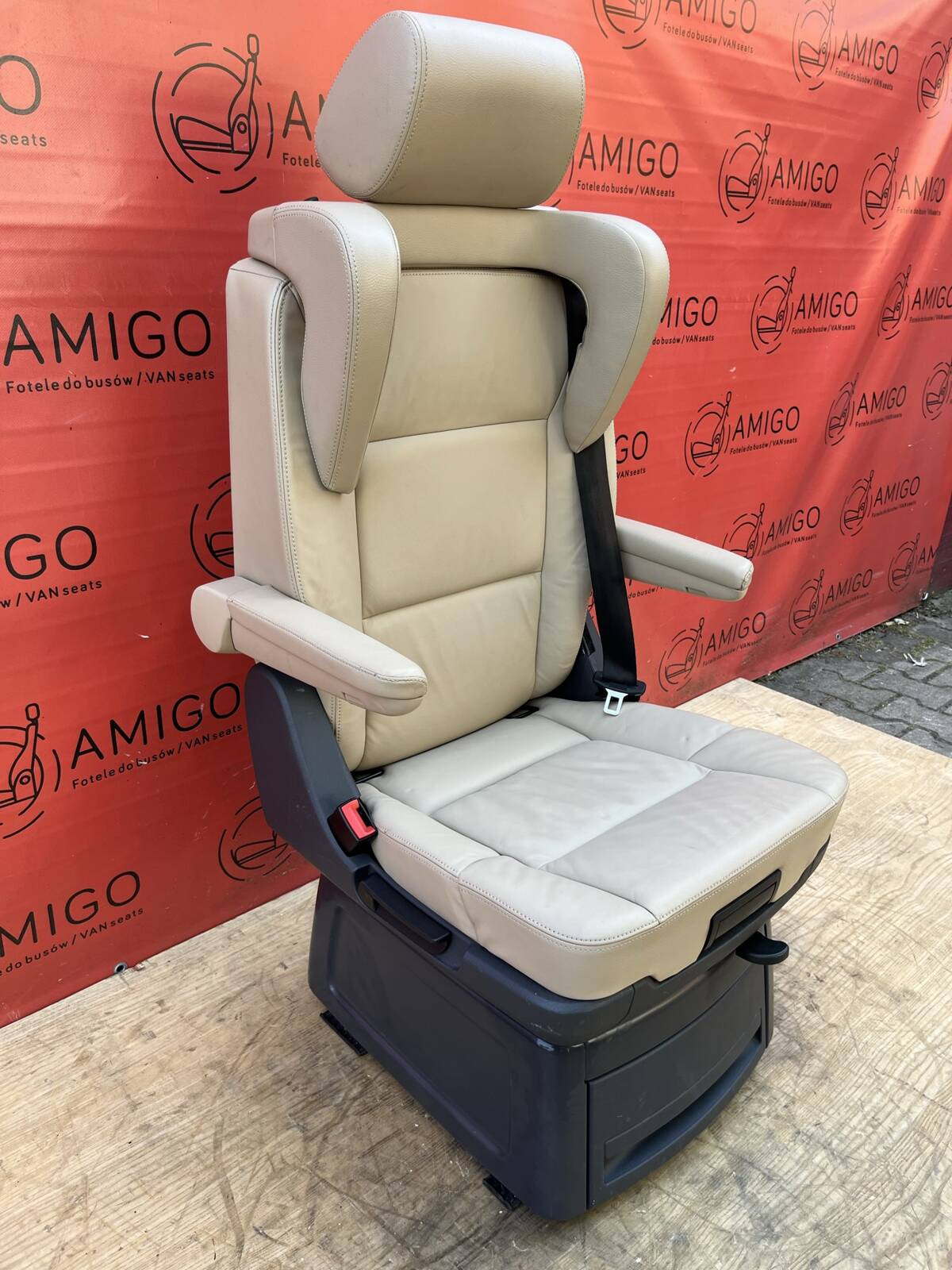 Seat VW T5.1 T5 Multivan Caravelle Dessert beige leather swivel rear for child t6