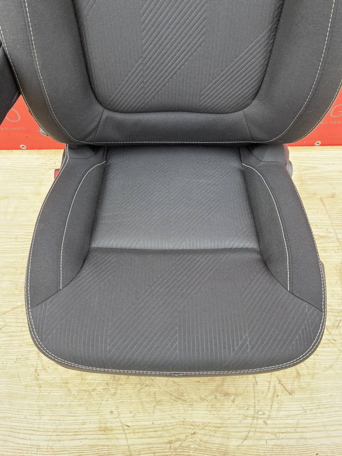 Seat UK passenger | EU driver Renault Trafic Opel Vauxhall Vivaro NV300 Talento armrest airbag heated