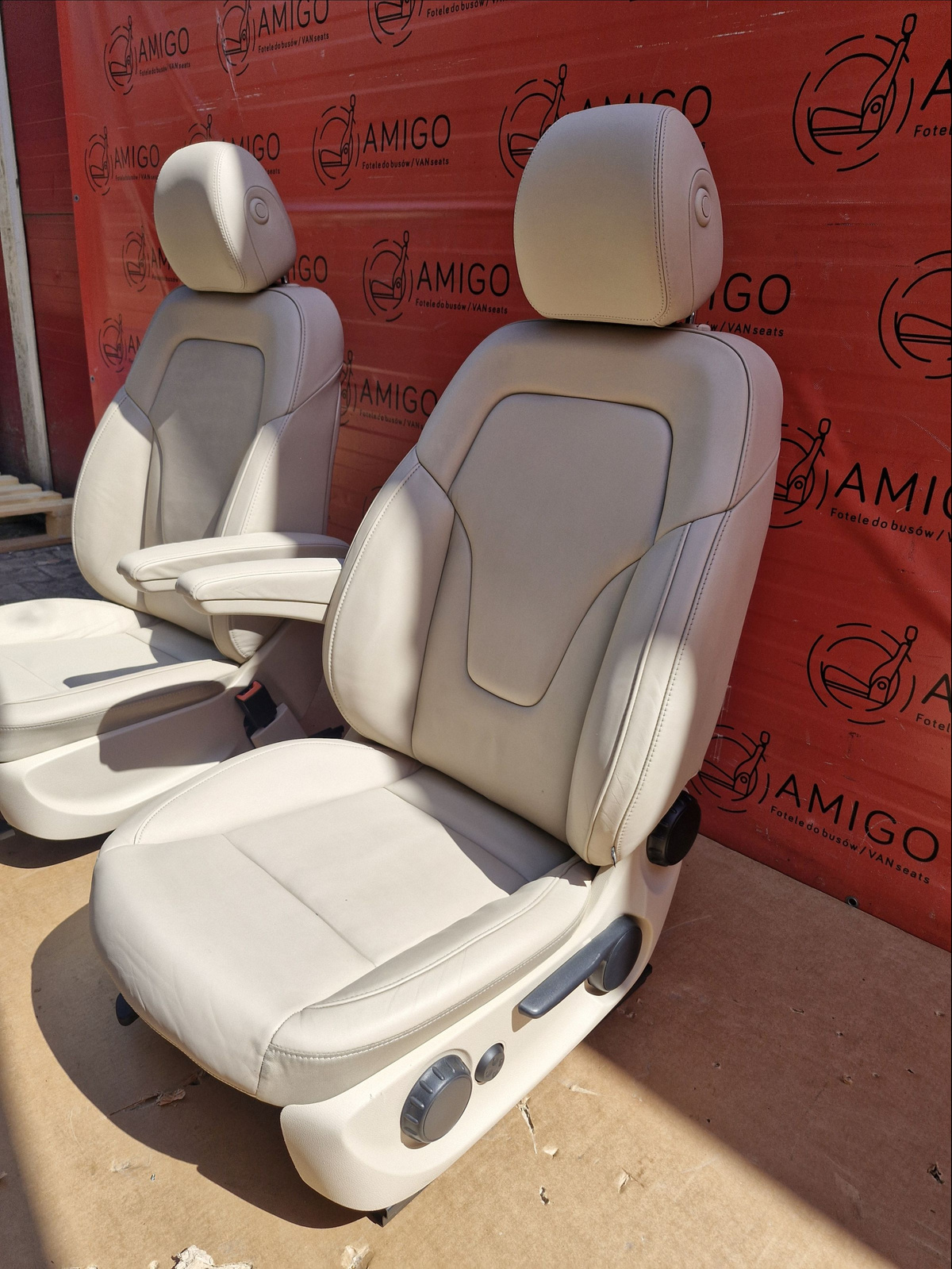 Seat Mercedes V class W447 driver passenger beige leather adjustments armrest