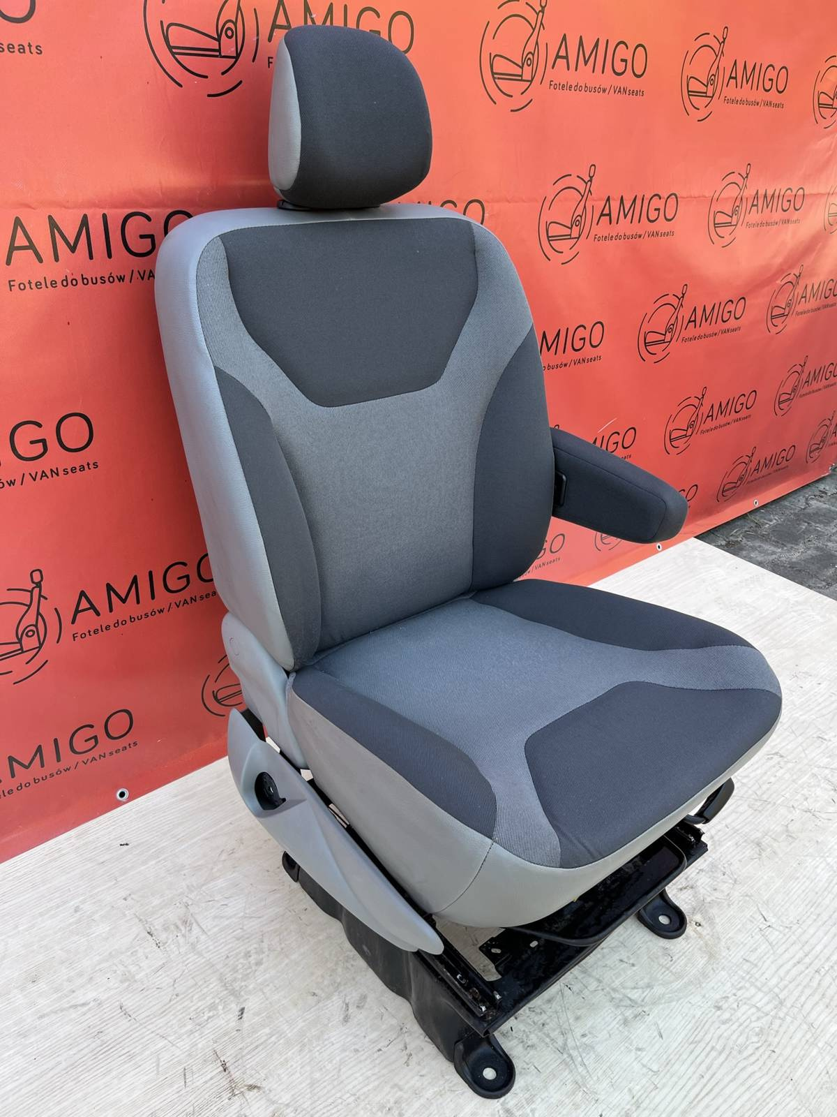 Seat EU passenger | UK driver Renault Trafic Opel Vauxhall Vivaro Nissan Primastar 2001-2014