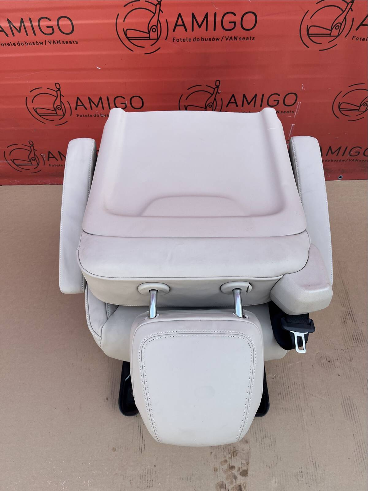 Seat single rear Mercedes V-class W447 Leather Nappa silk-beige (VY9)