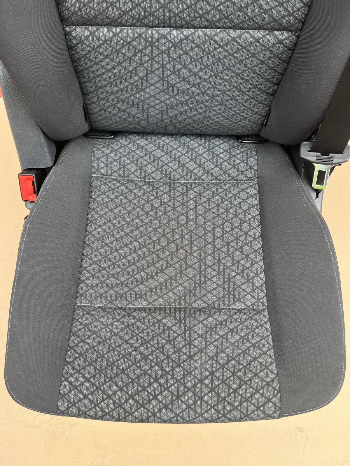 Seat VW T6.1 Multivan Caravelle titan black QUADRATIC swivel rear t5