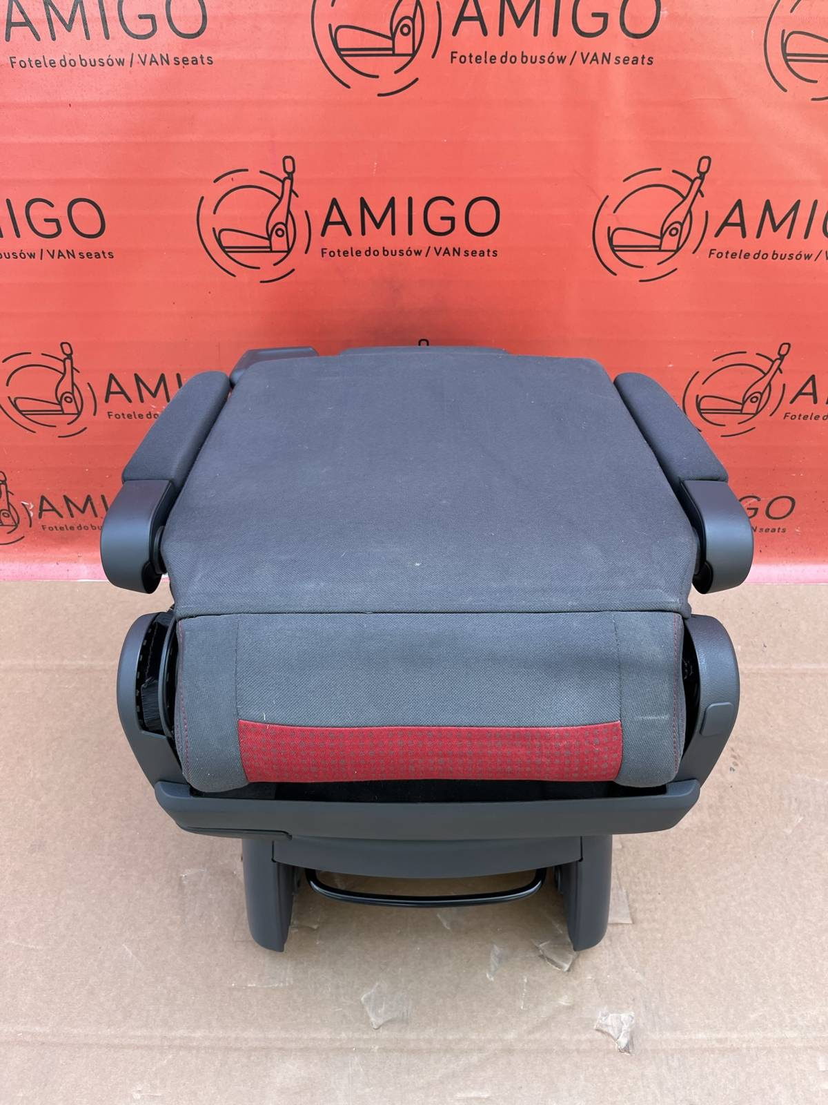 Seat single VW T5 Multivan Caravelle Anthracite Duo Red rear t6 swivel