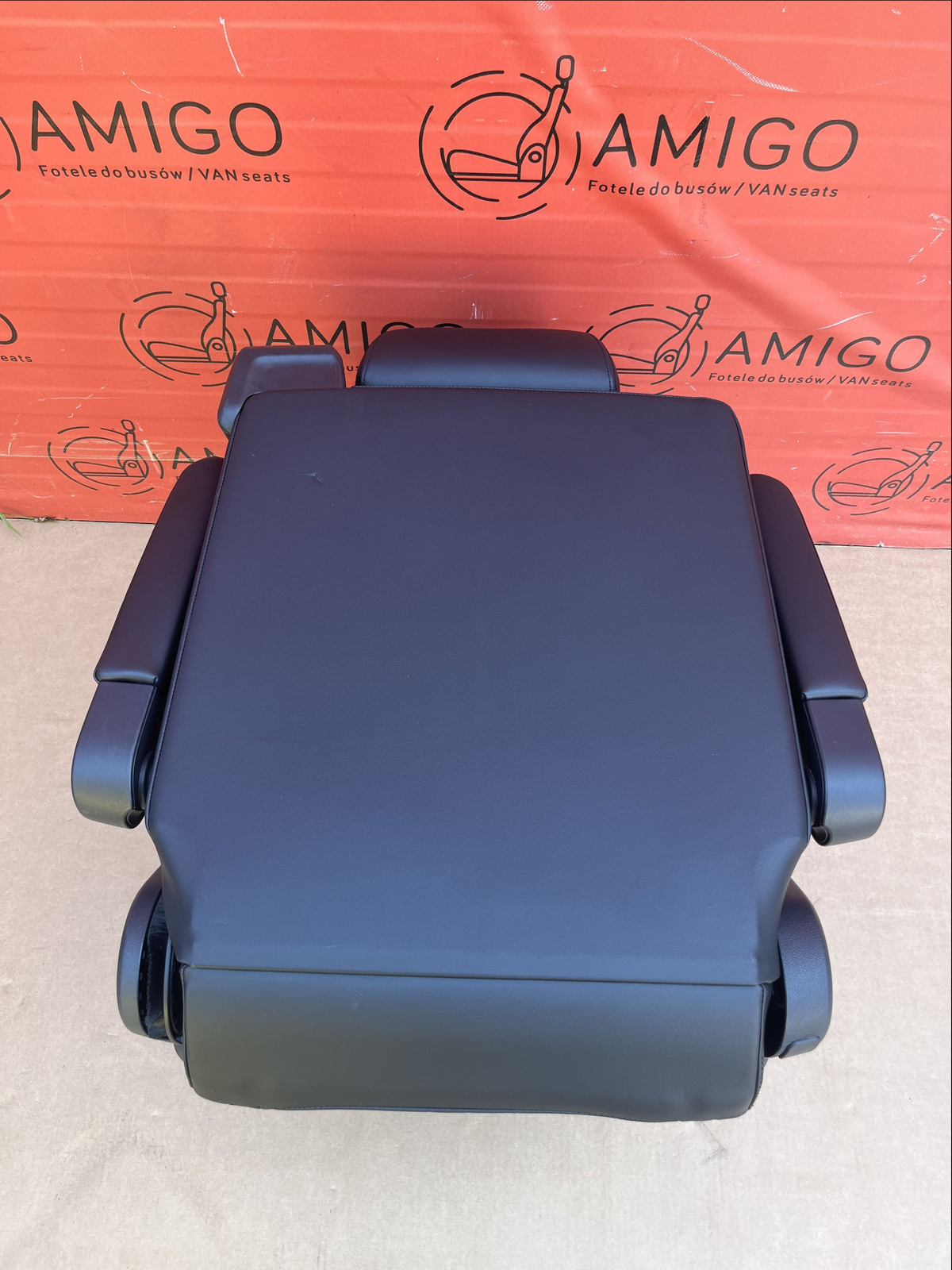 Seat VW T6 Multivan Caravelle black leather titan swivel rear t5