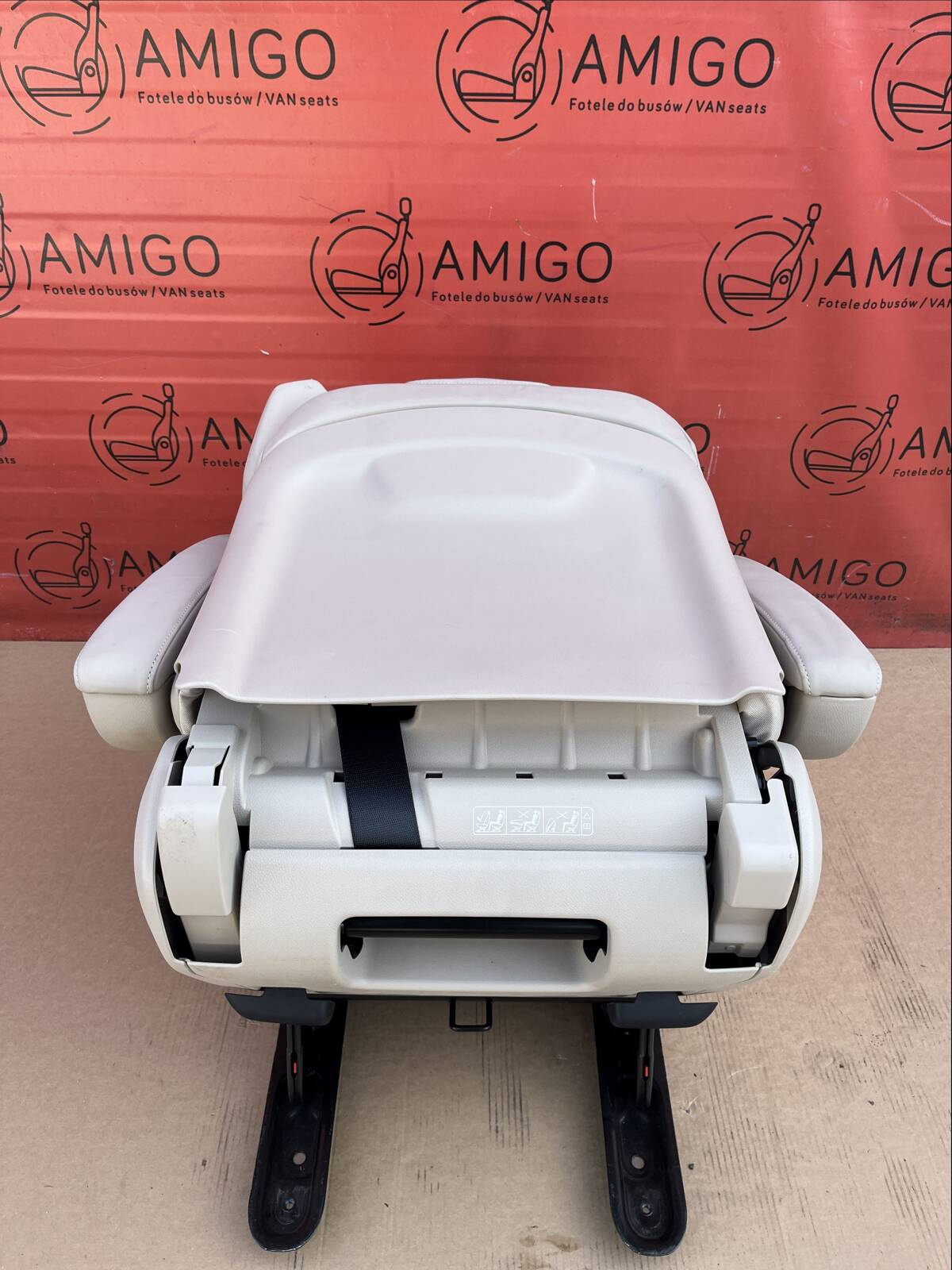 Seat single rear Mercedes V-class W447 Leather Nappa silk-beige (VY9)