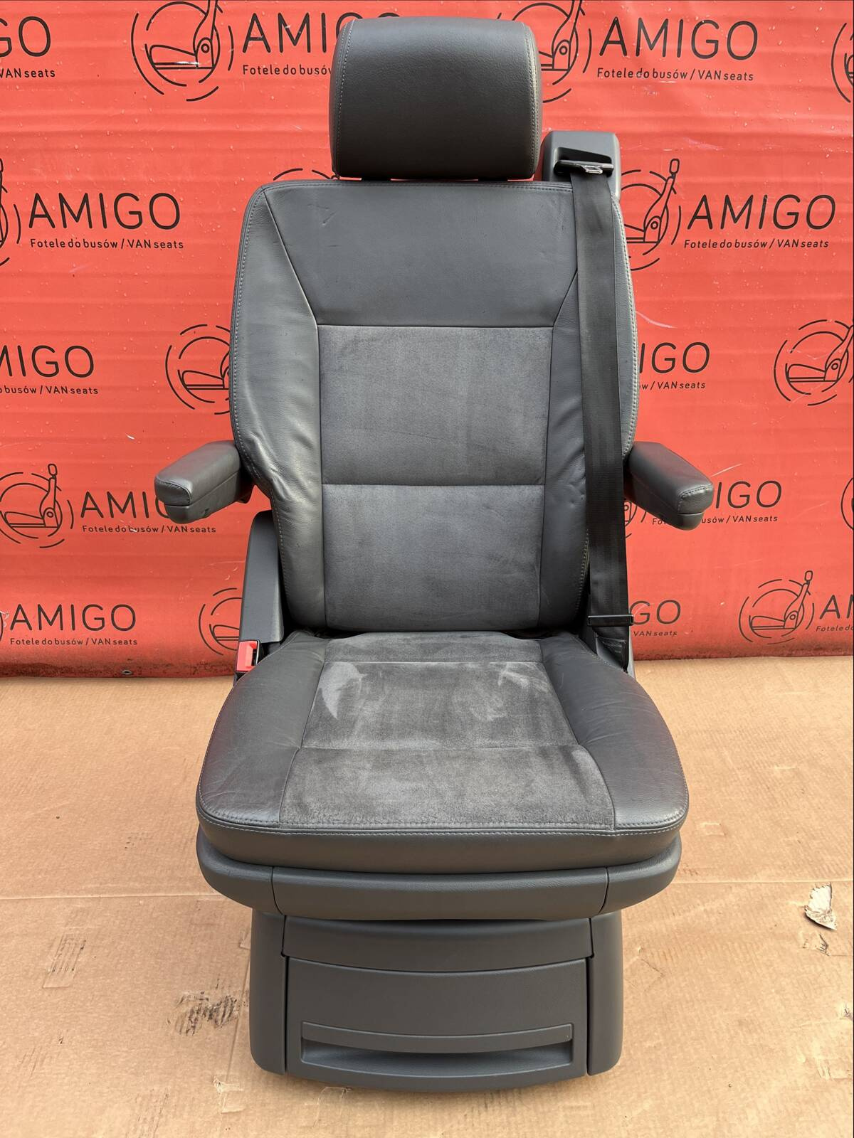 Seat single VW T5 Multivan Caravelle anthracite leather with alcantara rear t6