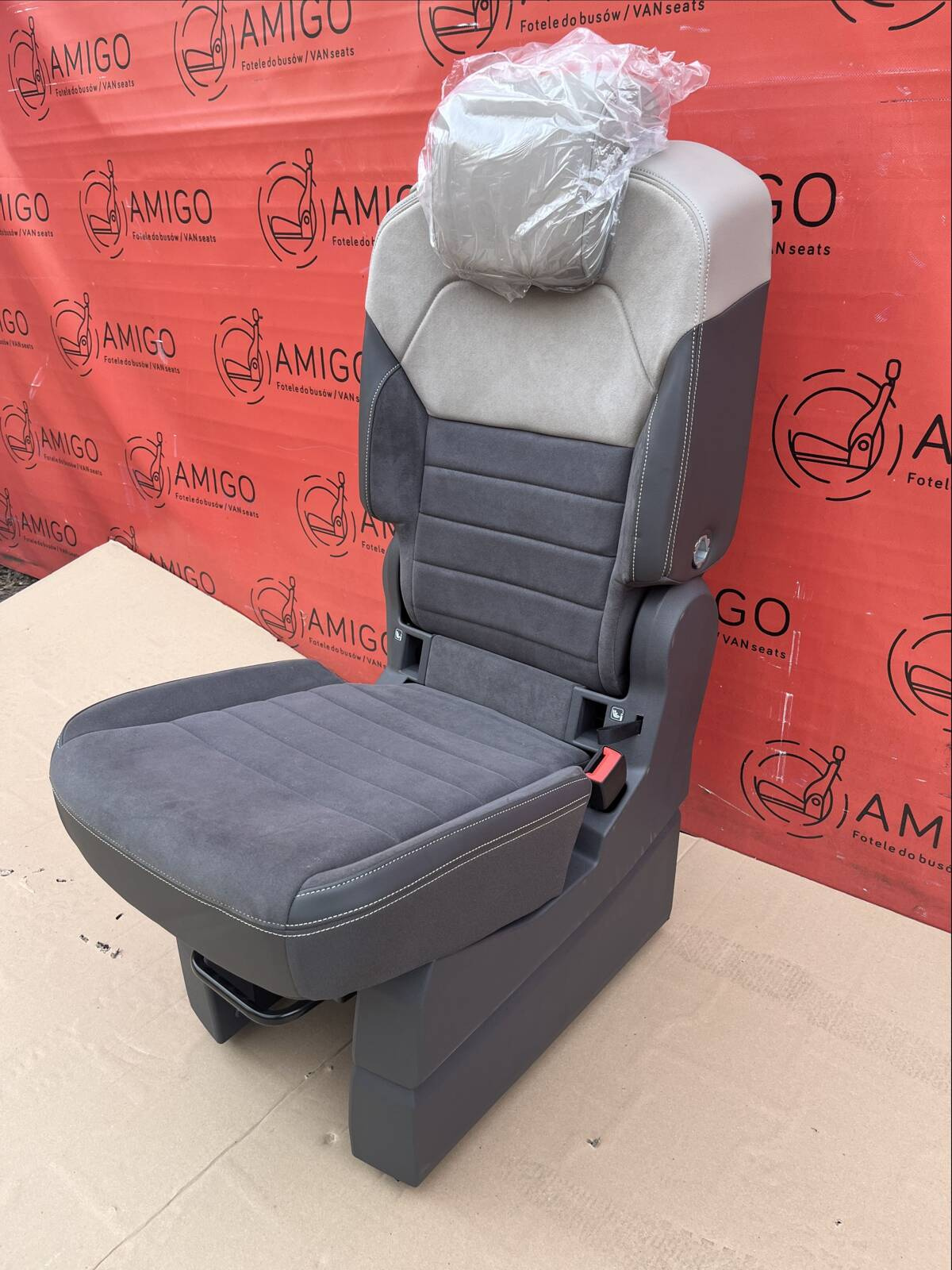 Seat NEW VW Multivan single right 2nd row heated ArtVelours Raven Sandwick T7