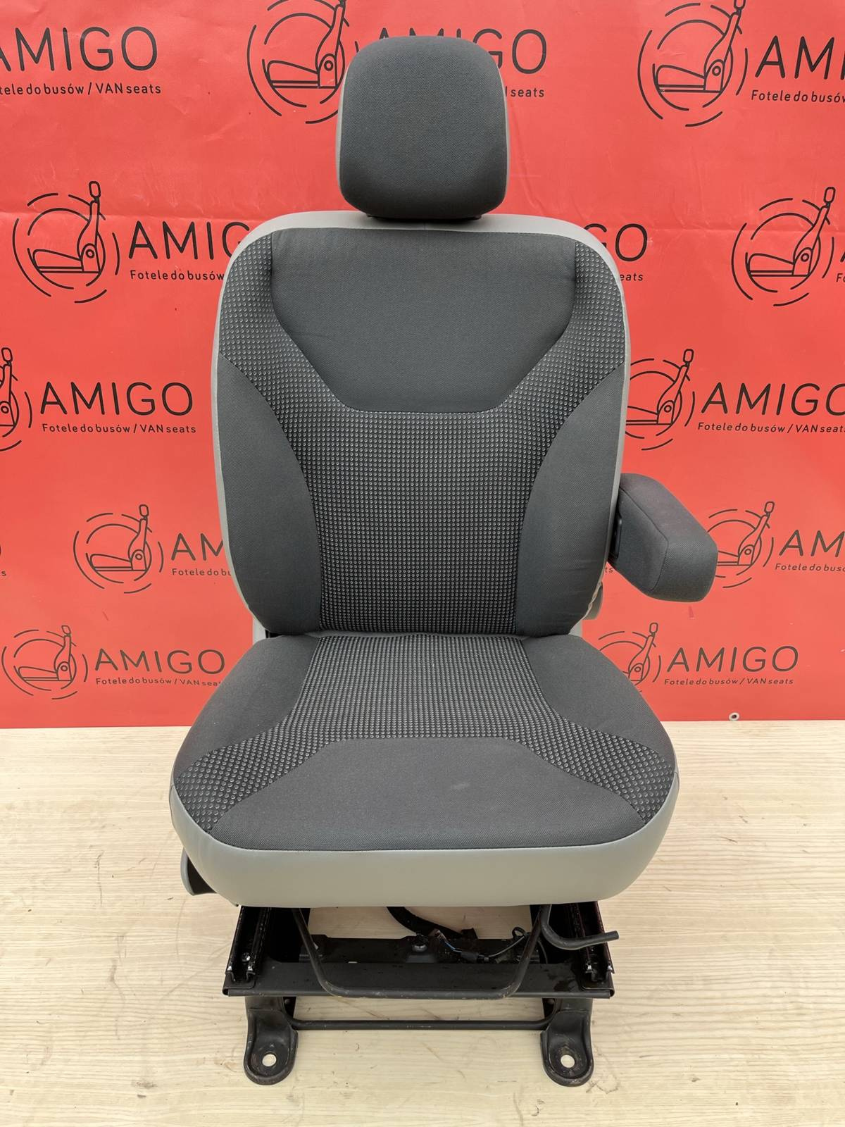 Seat EU passenger | UK driver Renault Trafic Opel Vauxhall Vivaro Nissan Primastar 2001-2014