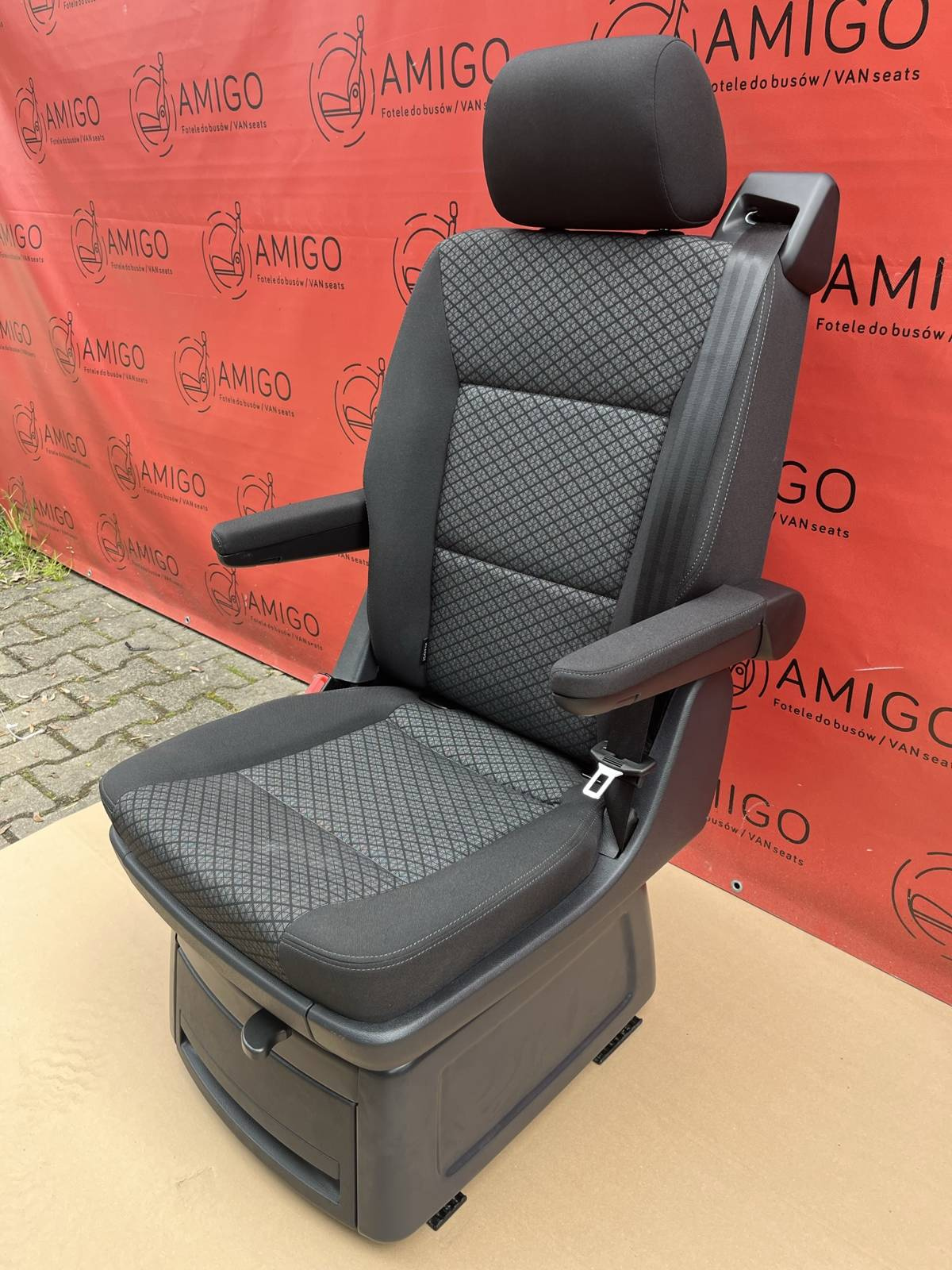 Seat VW T6.1 Multivan Caravelle titan black QUADRATIC swivel rear t5
