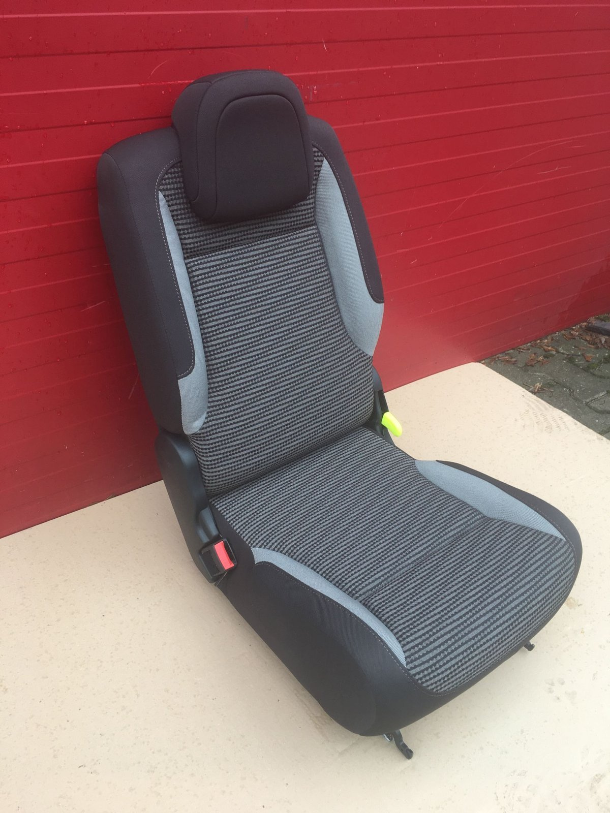 Peugeot Partner Citroen Berlingo rear folding seat left 3rd row