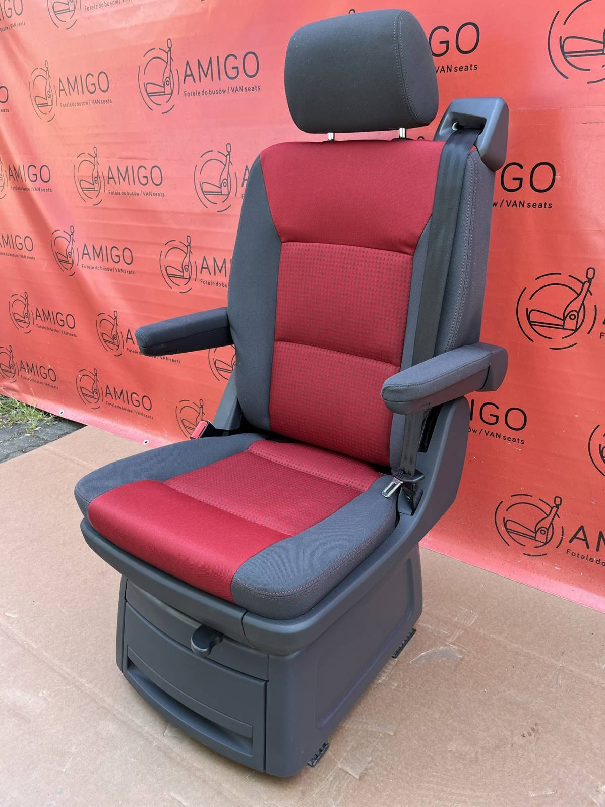 Seat single VW T5 Multivan Caravelle Anthracite Duo Red rear t6 swivel