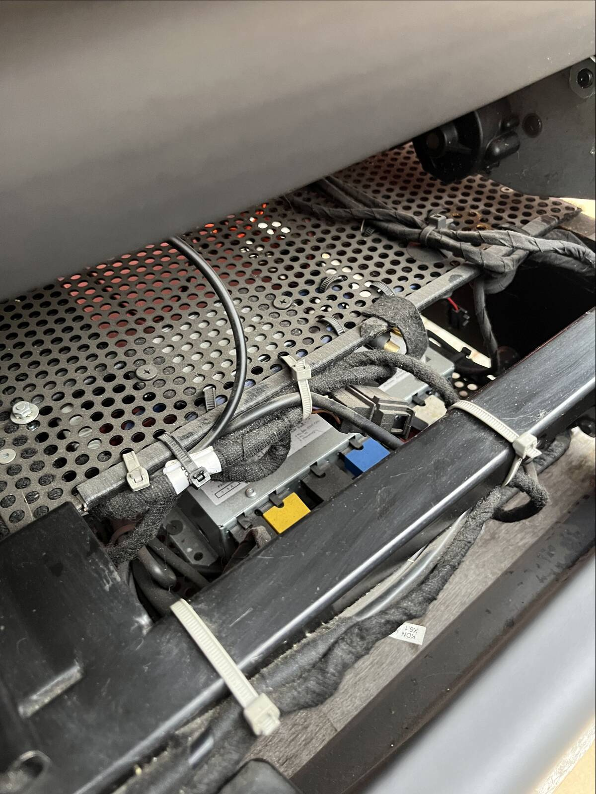 VIP rear double seat for rails VW T5.1 T5 T6 Business Electric Fridge Heating