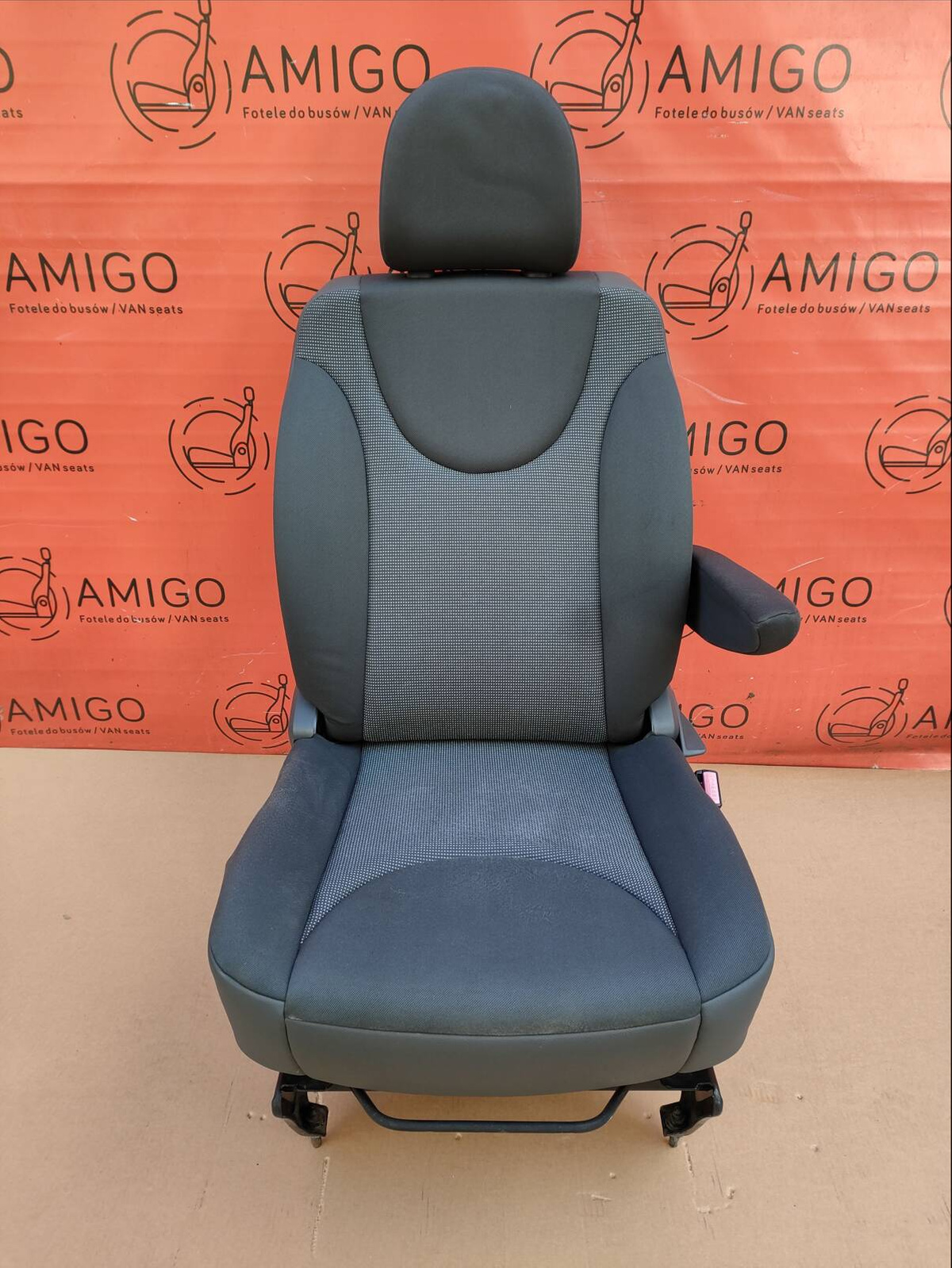 Front EU passenger | UK Driver seat Peugeot Expert II Dispatch Jumpy Proace Scudo 2006-2016