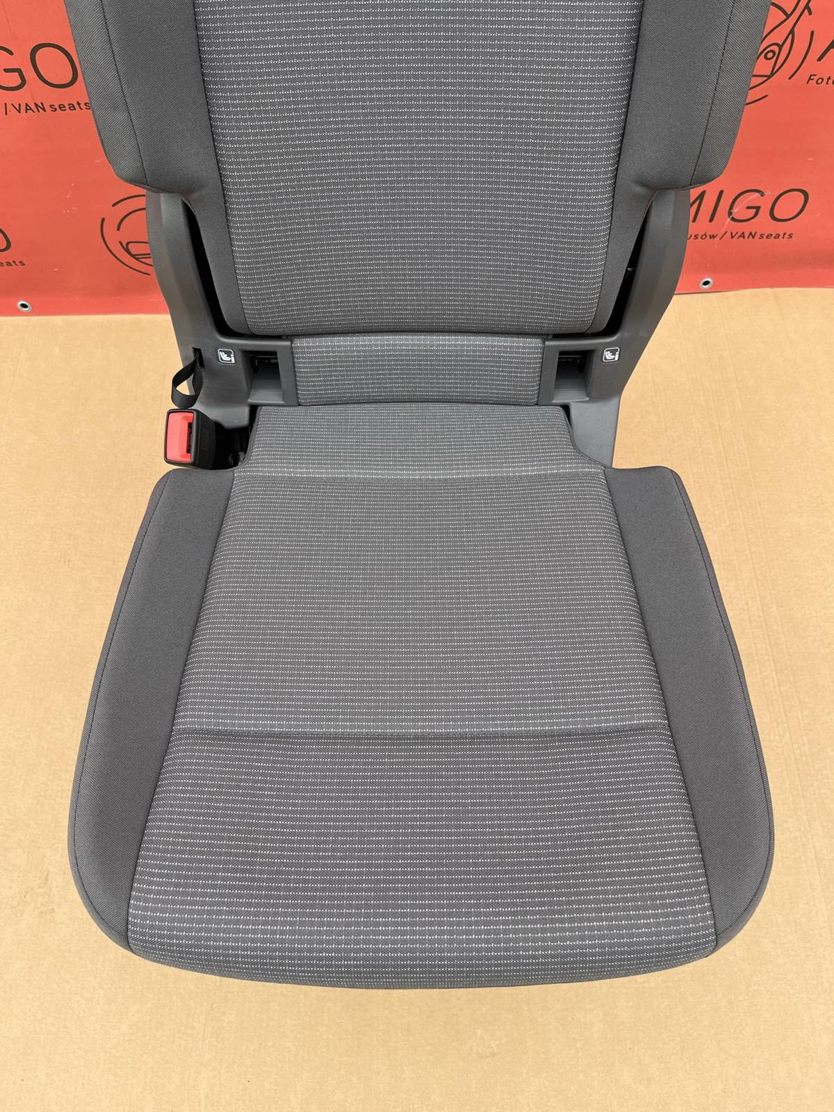 Seat NEW VW Multivan single left 2nd row right Bright Dots t7