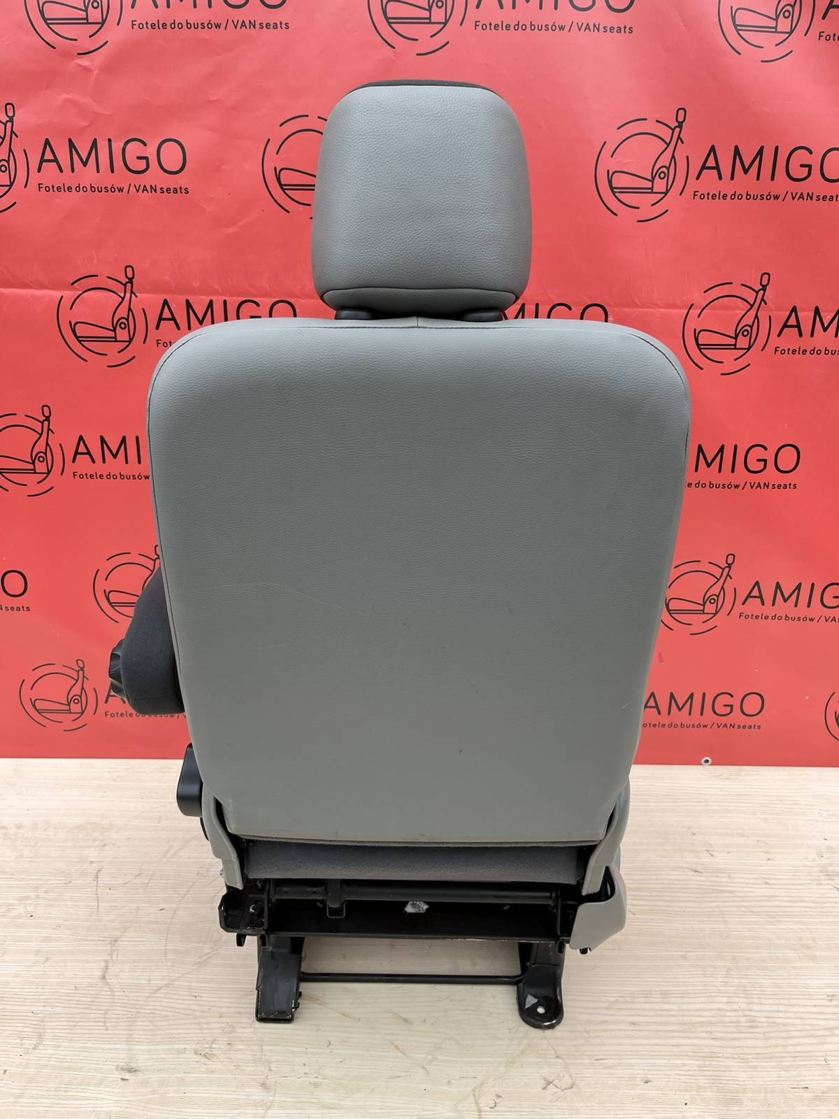 Seat EU passenger | UK driver Renault Trafic Opel Vauxhall Vivaro Nissan Primastar 2001-2014