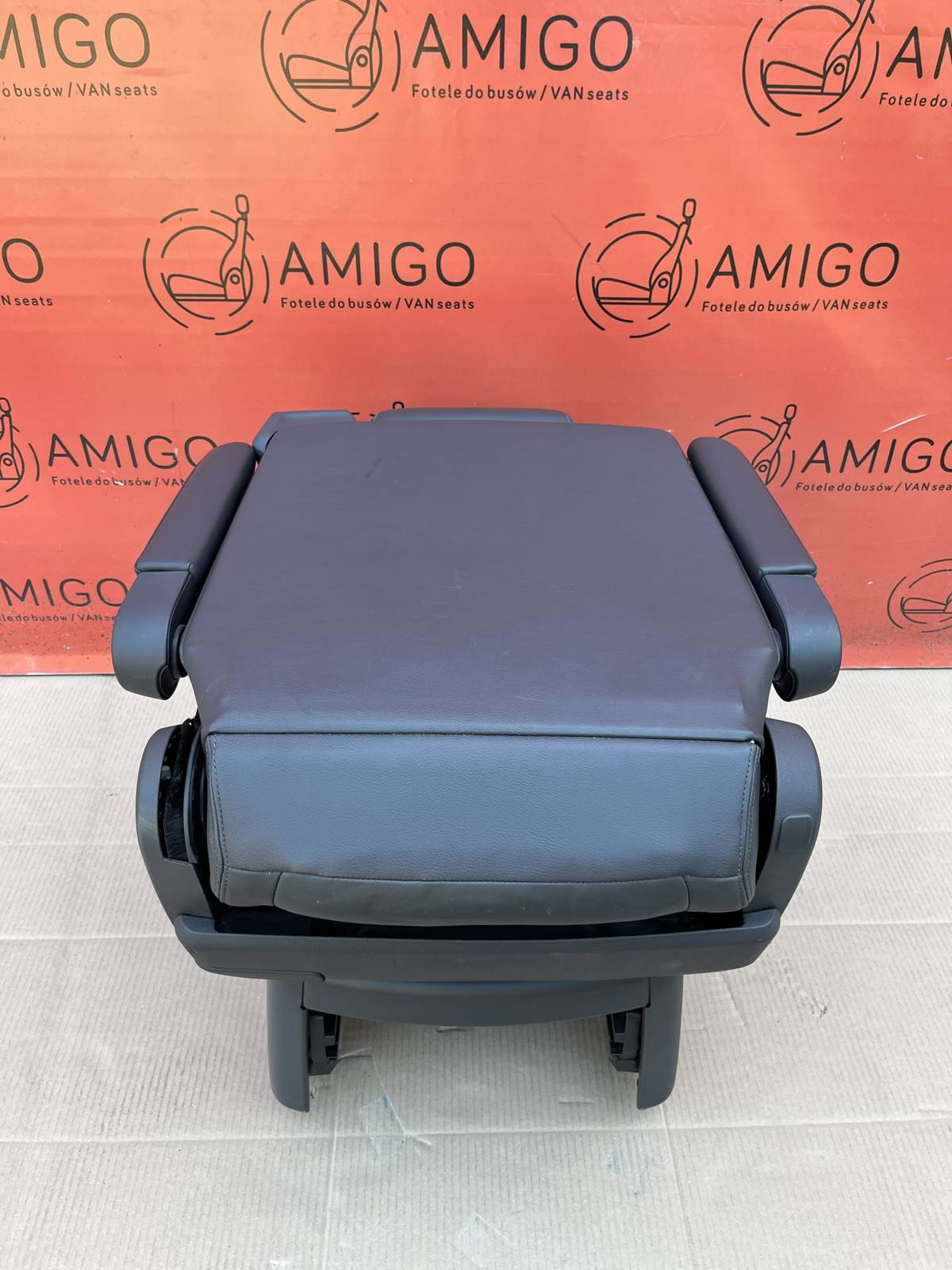 Seat VW T5.1 T5 Multivan Caravelle Leather anthracite swivel rear for child t6