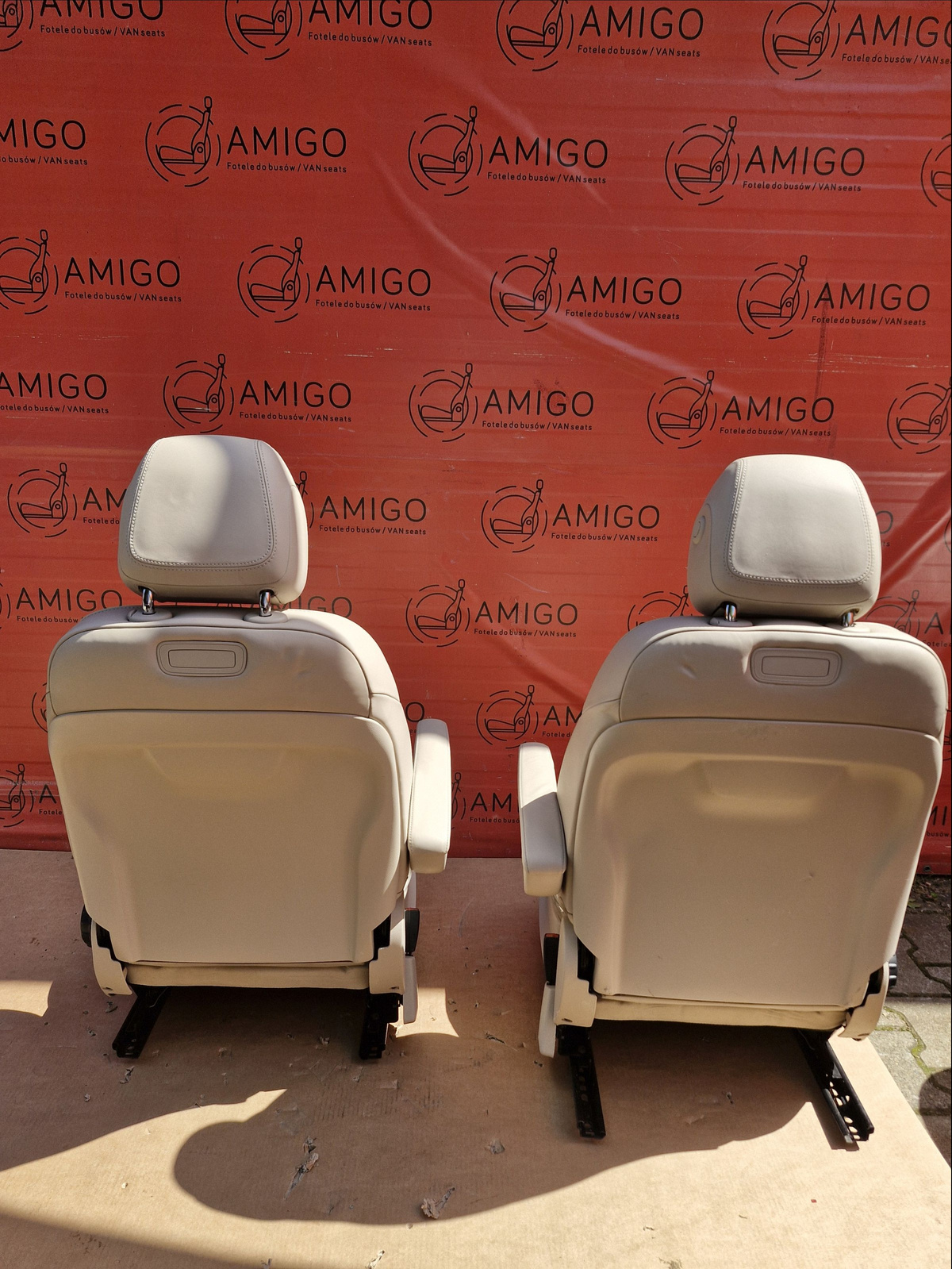 Seat Mercedes V class W447 driver passenger beige leather adjustments armrest