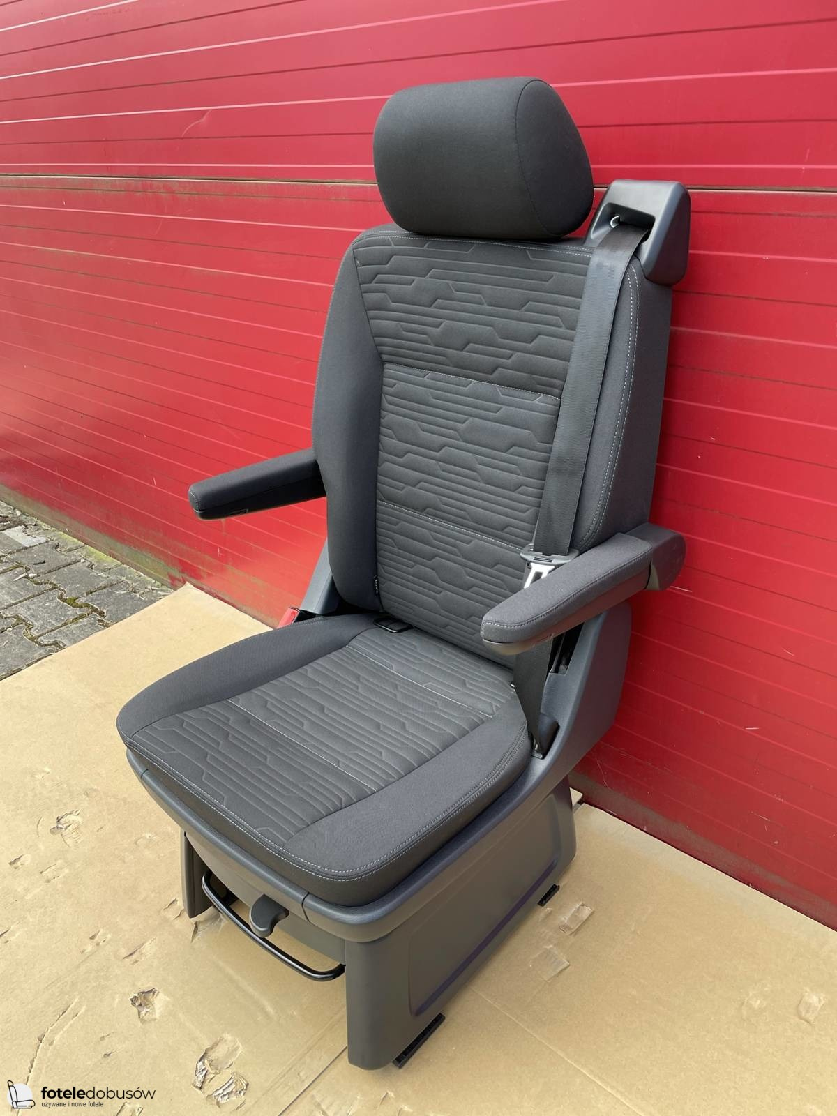Seat VW T6.1 Multivan Caravelle titan black CIRCUIT swivel rear t5