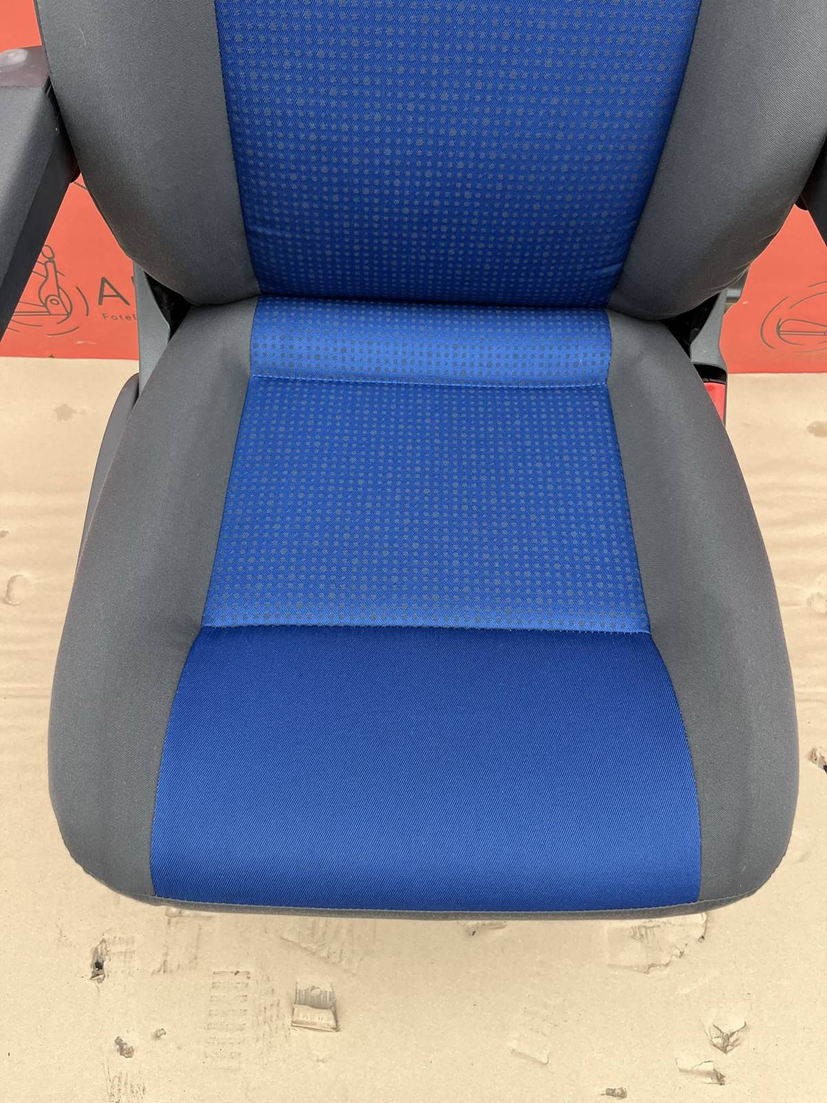 EU passenger | UK driver Captain seat VW T5 Caravelle Anthracite DUO BLUE