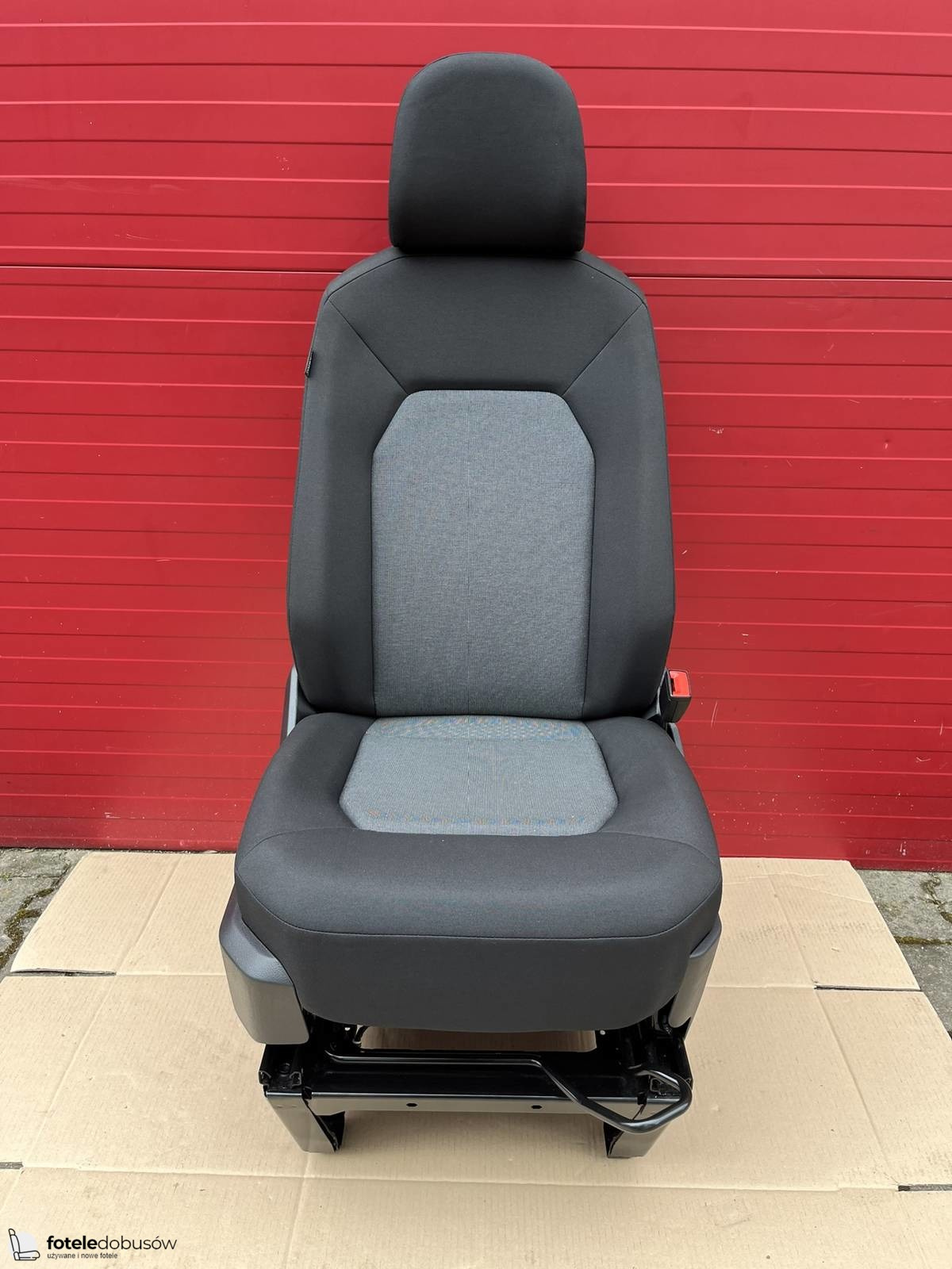 Seat VW Crafter II MAN TGE 2016-2022 driver captain seat | EU passenger seat airbag