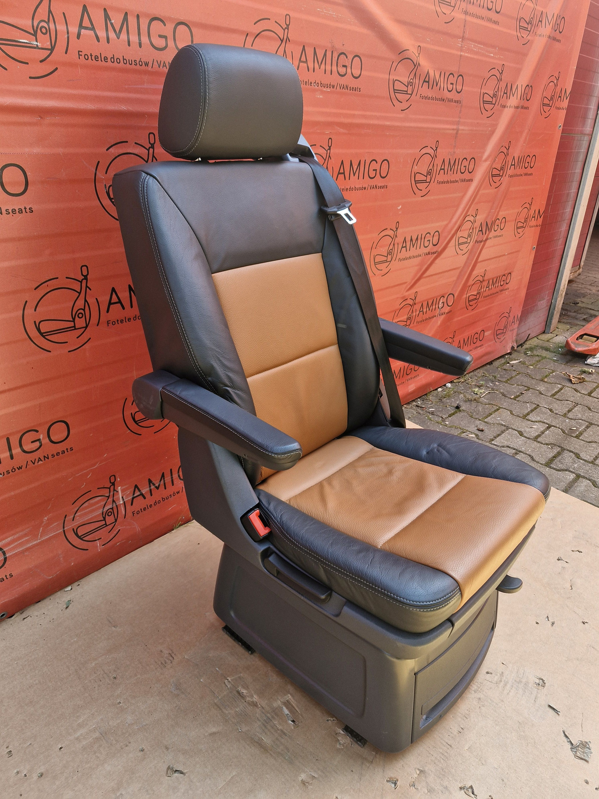 Seat single VW T5.1 T5 GP Multivan Caravelle PanAmericana rear t6 swivel