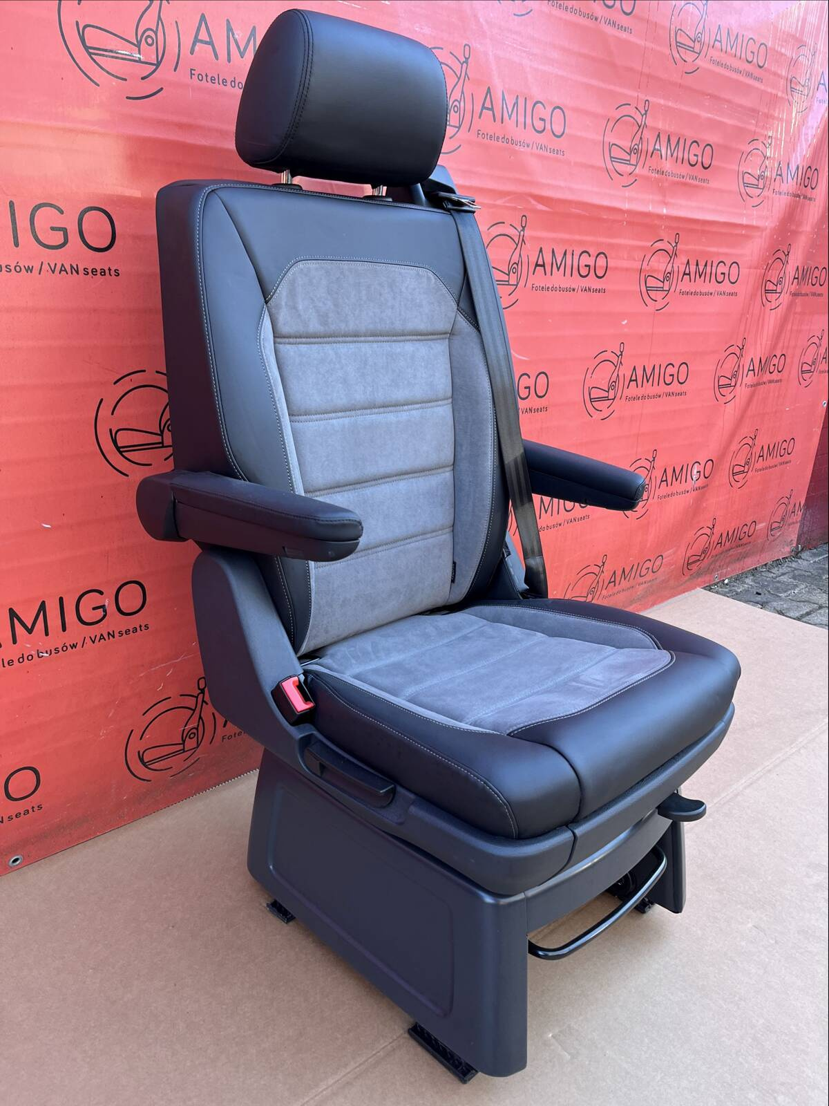 Seat VW T6.1 California Multivan Caravelle Titan black Palladium Art Velour swivel rear t5