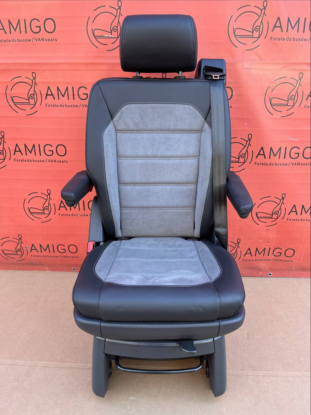 Seat VW T6.1 California Multivan Caravelle Titan black Palladium Art Velour swivel rear t5