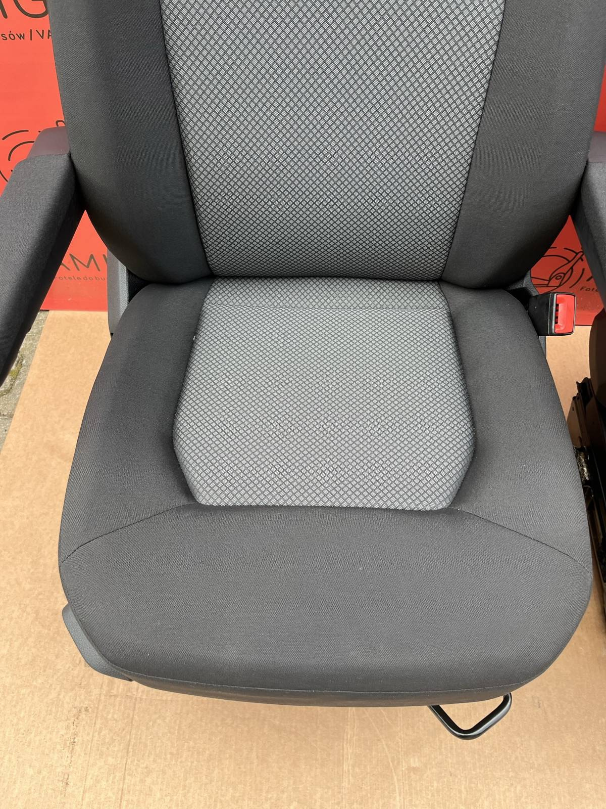 VW Crafter II MAN TGE 2016-2022 driver passenger seat seats captain armrests suspension