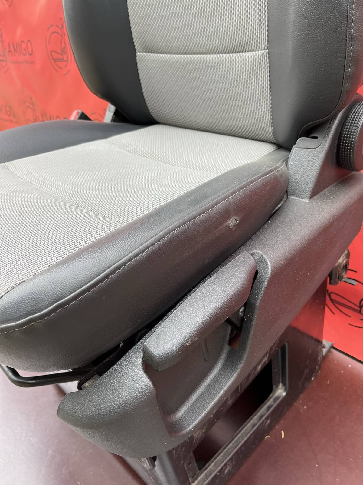 Hyundai H350 UK passanger seat | EU driver single seat