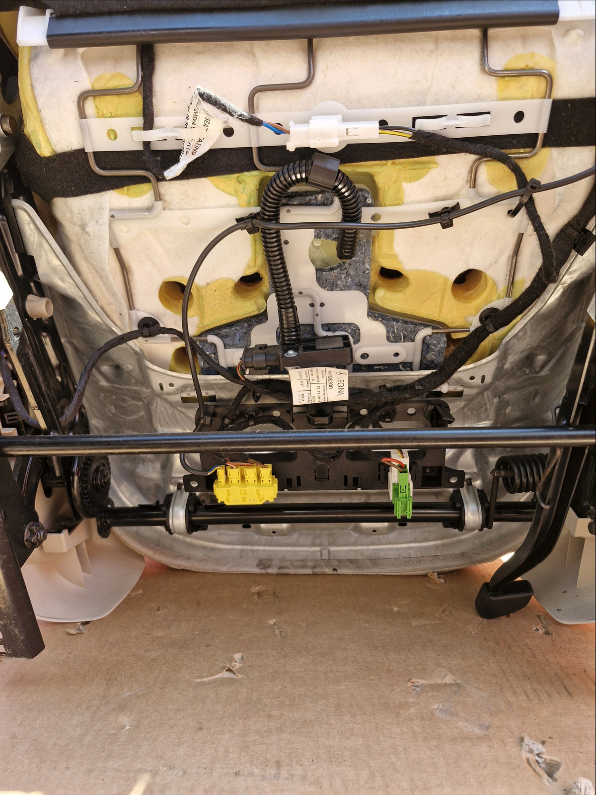 Seat Mercedes V class W447 driver passenger beige leather adjustments armrest