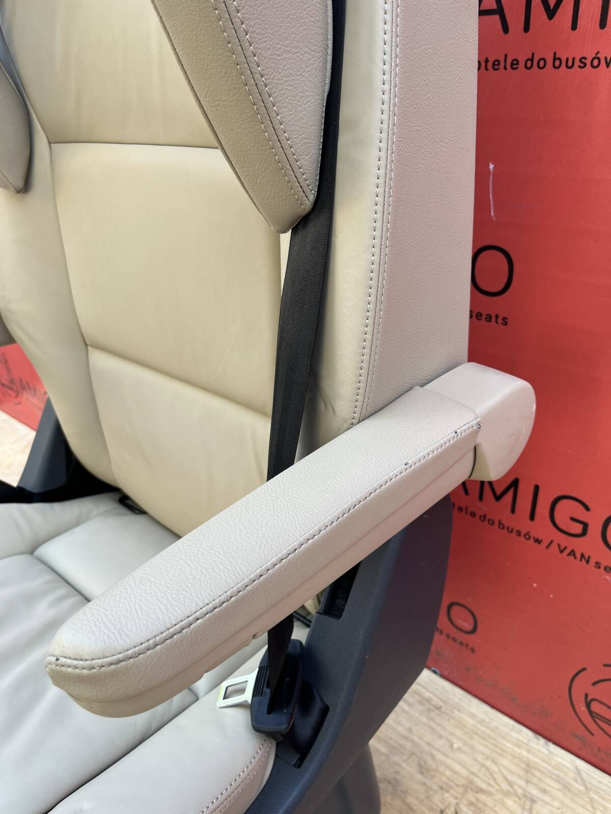 Seat VW T5.1 T5 Multivan Caravelle Dessert beige leather swivel rear for child t6