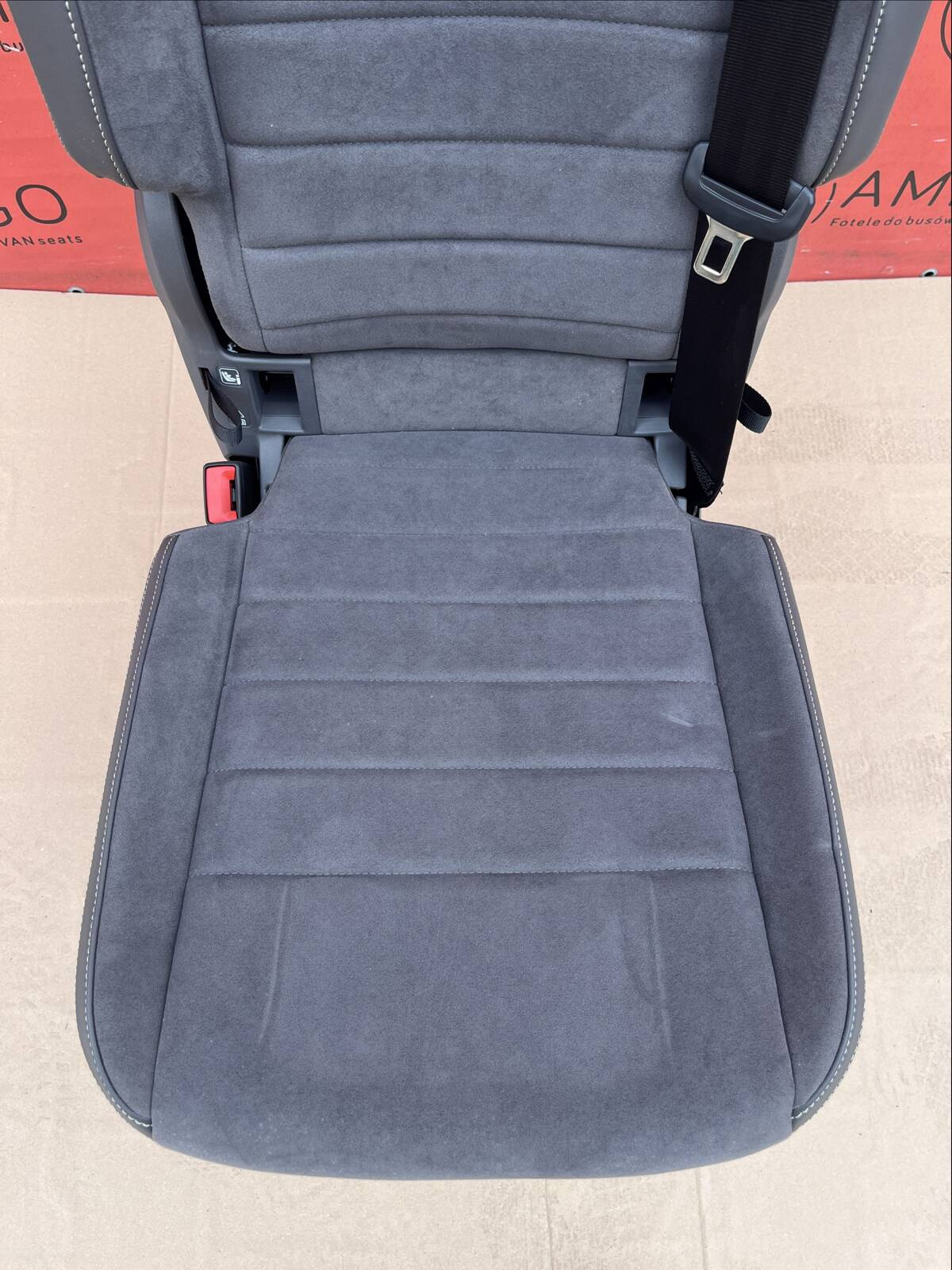 Seat NEW VW Multivan single middle with belt ArtVelours Raven Sandwick T7