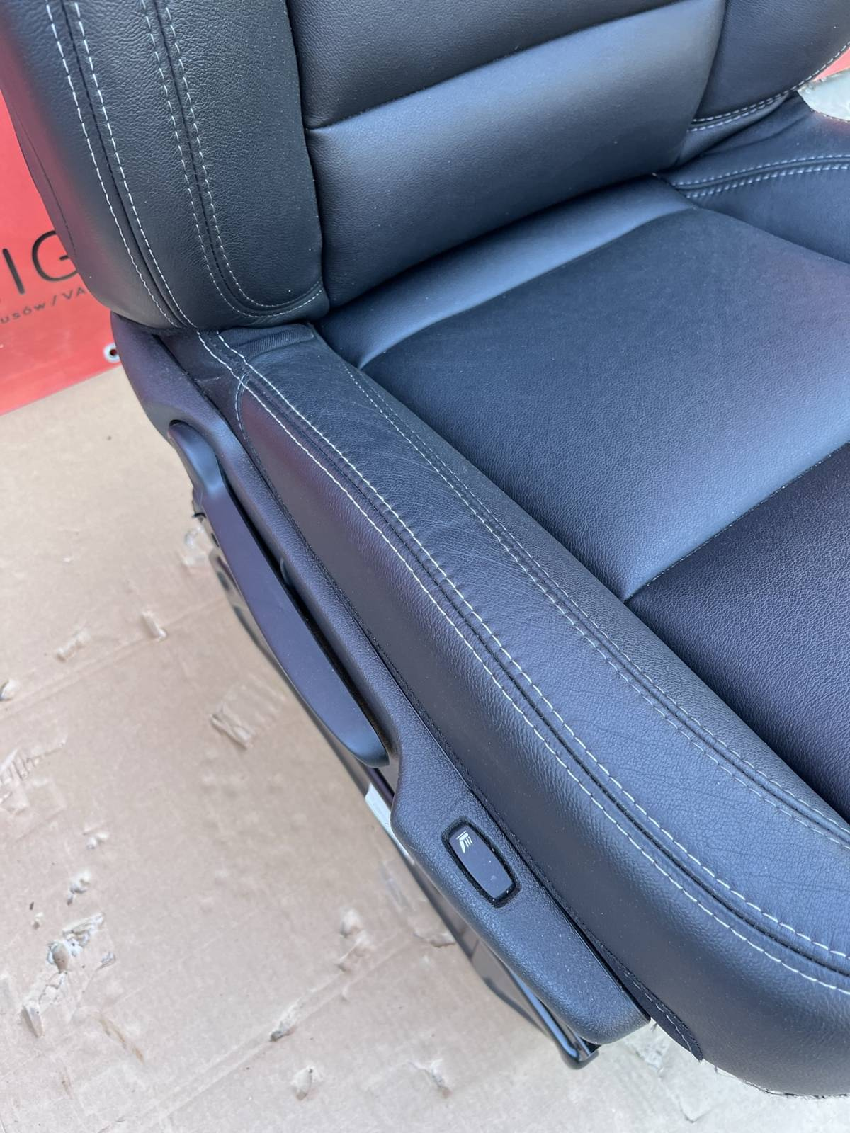 Seat UK driver | EU passenger Renault Trafic SpaceClass Vivaro NV300 Talento