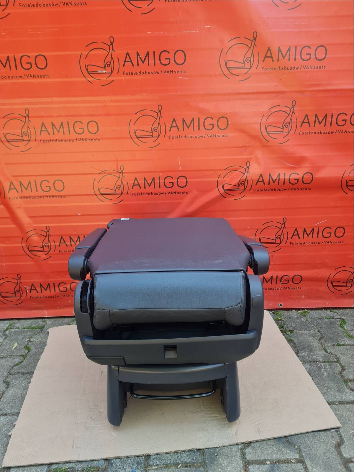 Seat VW T5 black leather single rear 6 not swivel