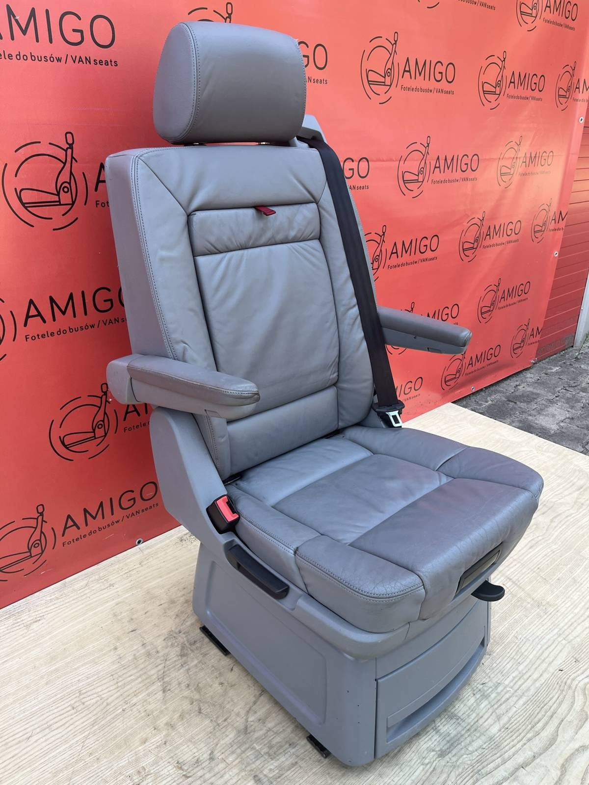 Seat VW T5 Multivan Caravelle Leather grey swivel rear for child T5