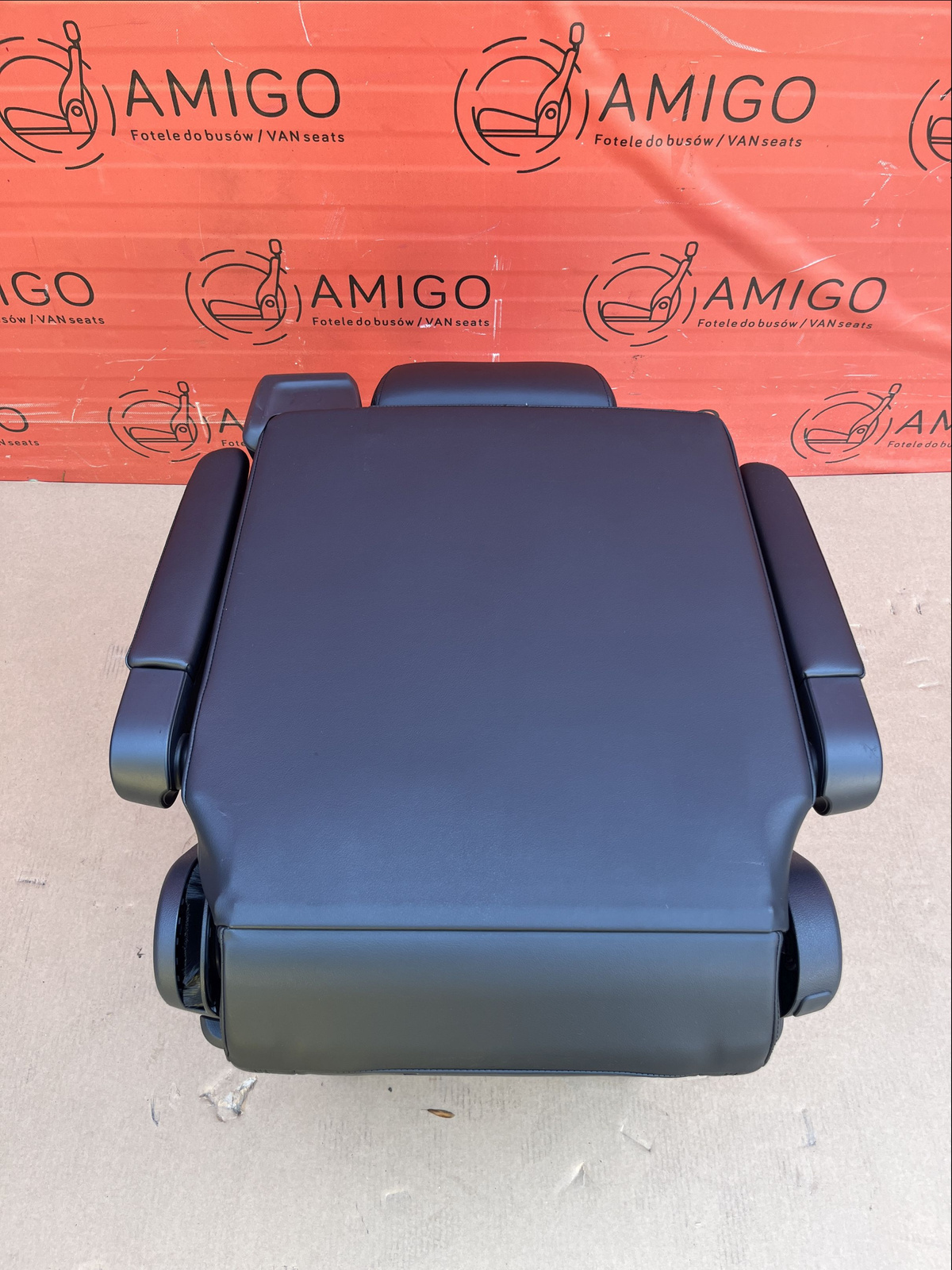 Seat VW T6 Multivan Caravelle black leather titan swivel rear t5