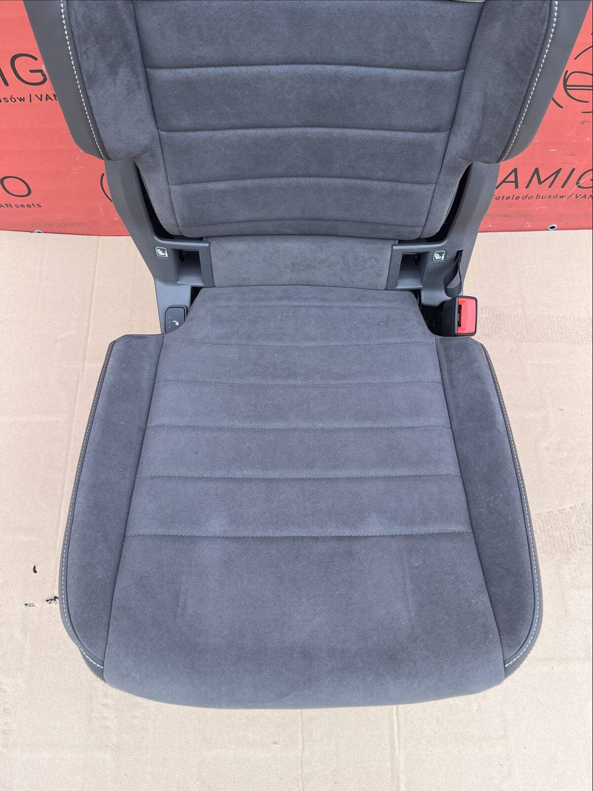 Seat NEW VW Multivan single right 2nd row heated ArtVelours Raven Sandwick T7