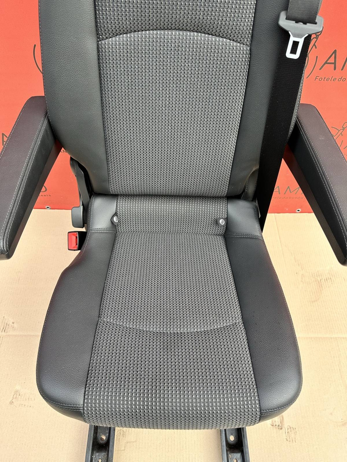 Seat single rear Mercedes Viano Vito W639 Black Comfort